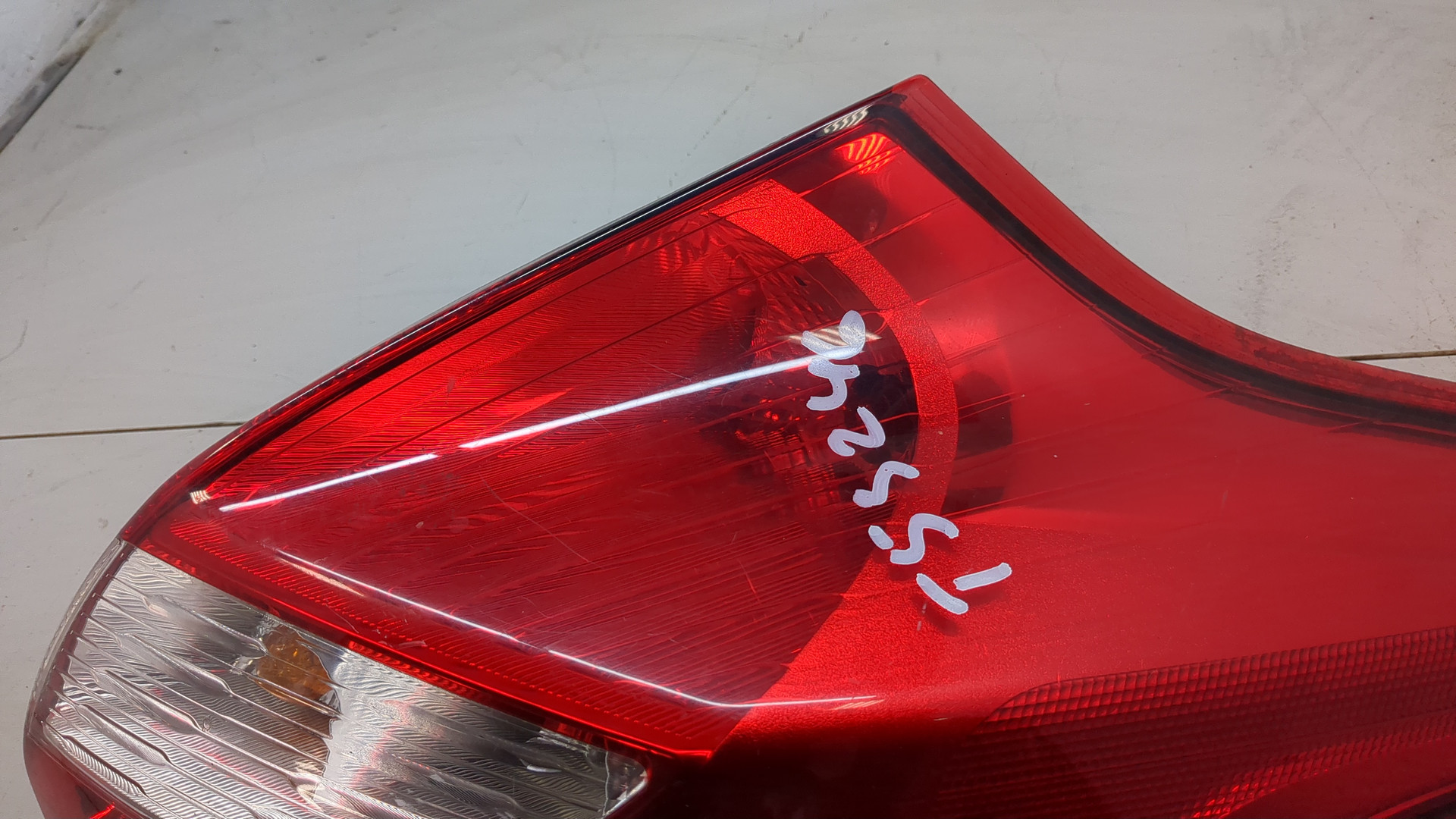 Фонарь задний правый