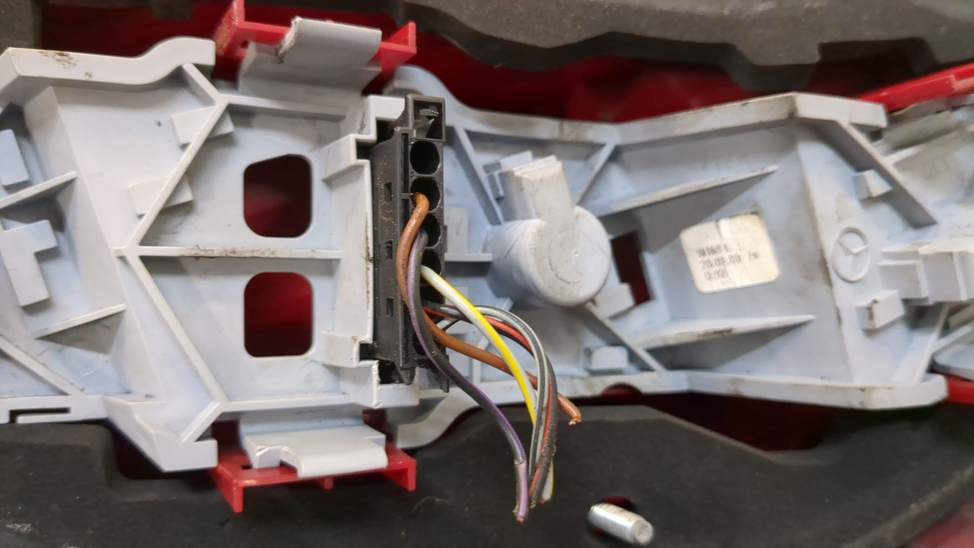 Фонарь задний левый