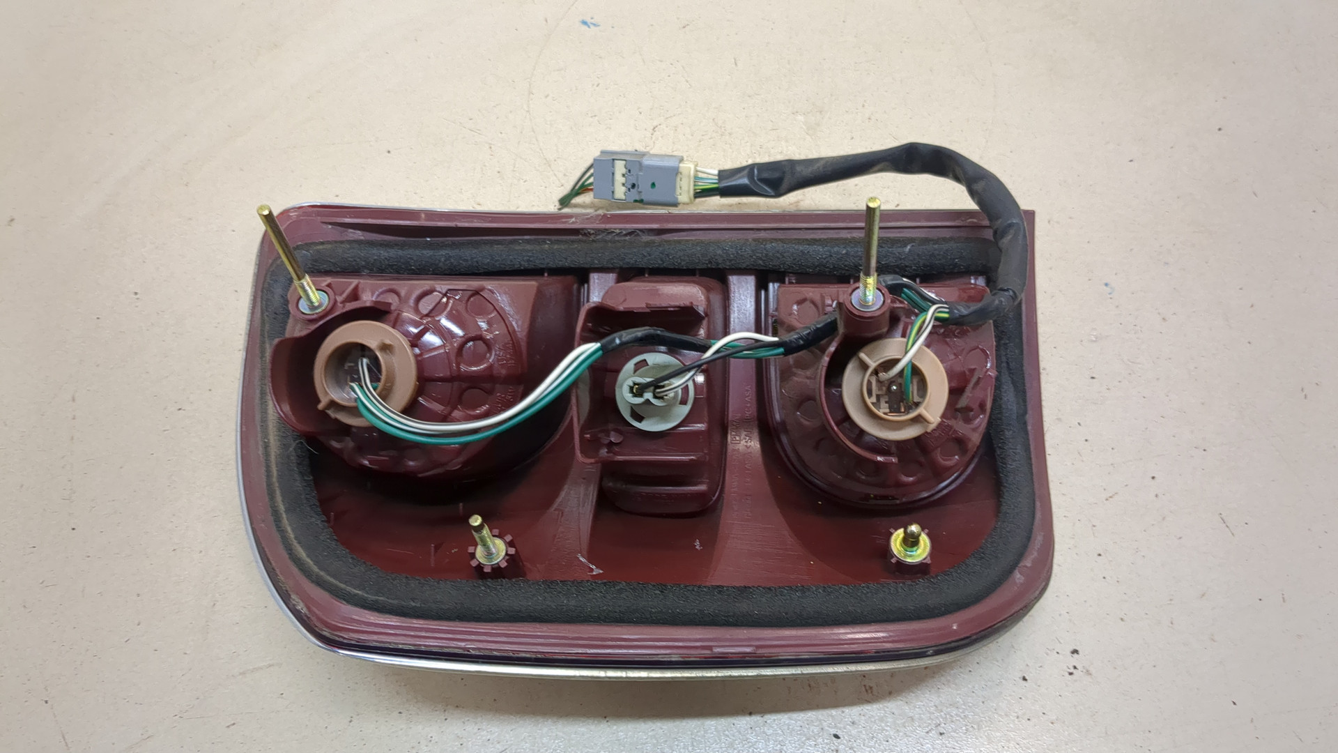 Фонарь задний правый