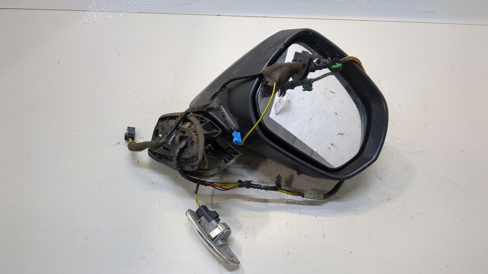 Зеркало правое электрическое