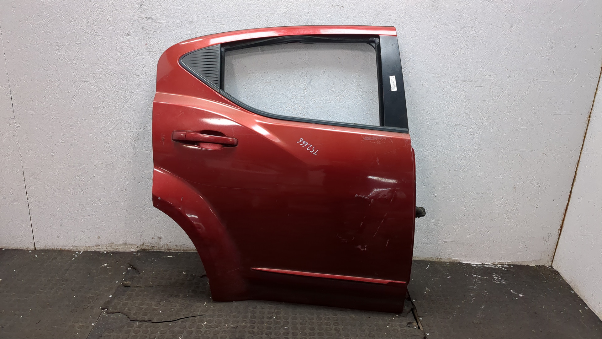 Дверь задняя правая