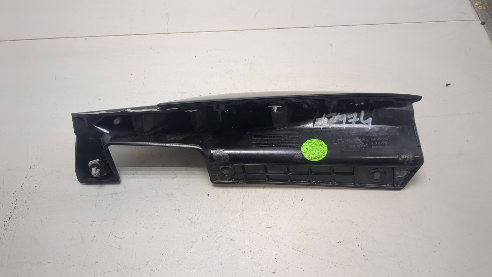 Накладка заднего крыла левого