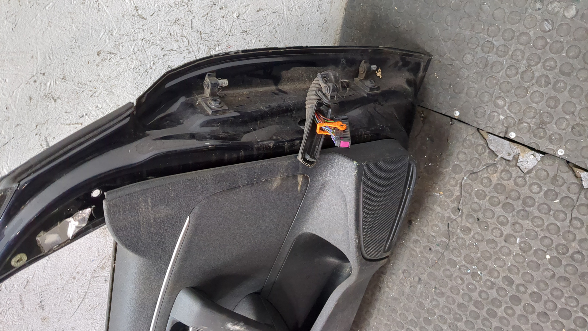 Дверь передняя левая