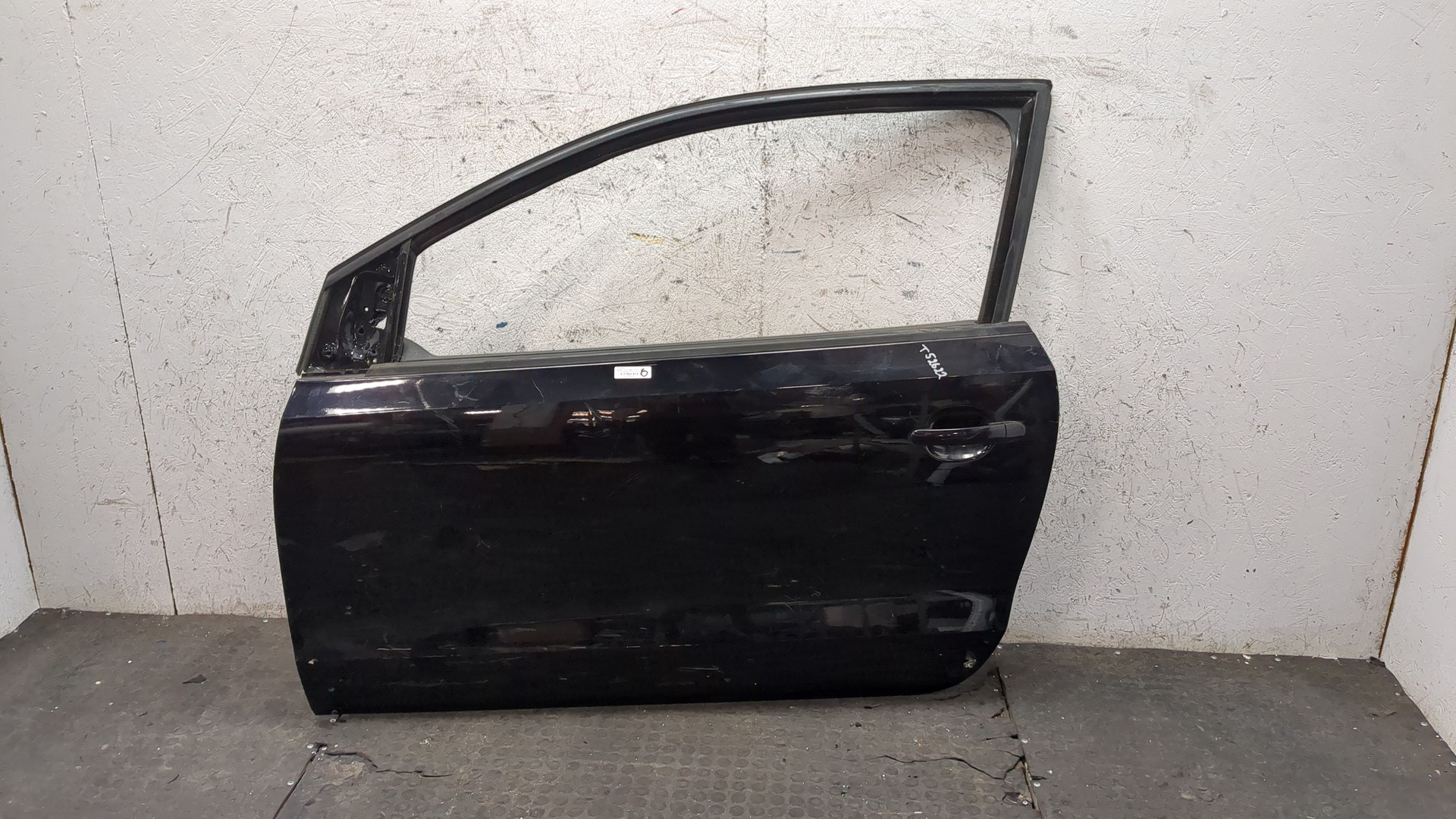 Дверь передняя левая