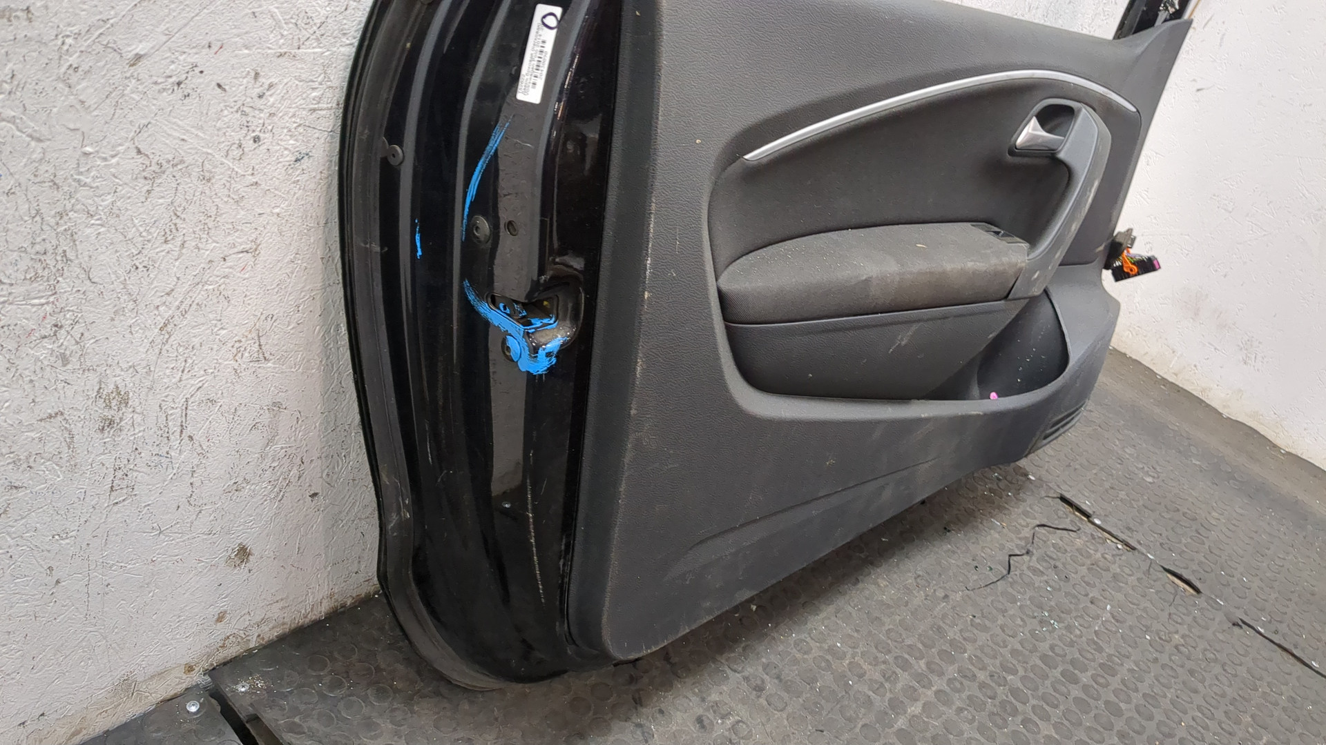 Дверь передняя левая