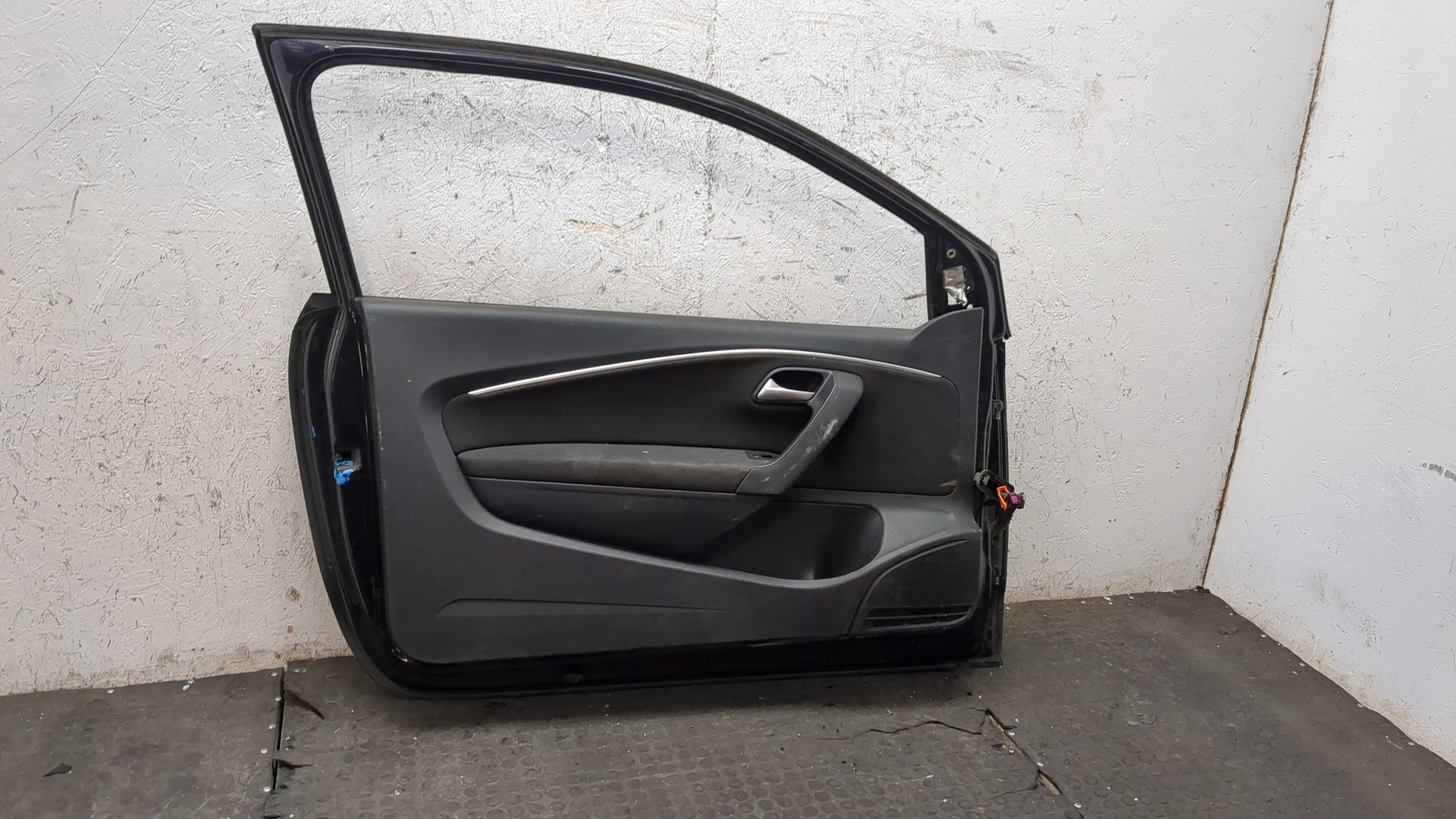 Дверь передняя левая