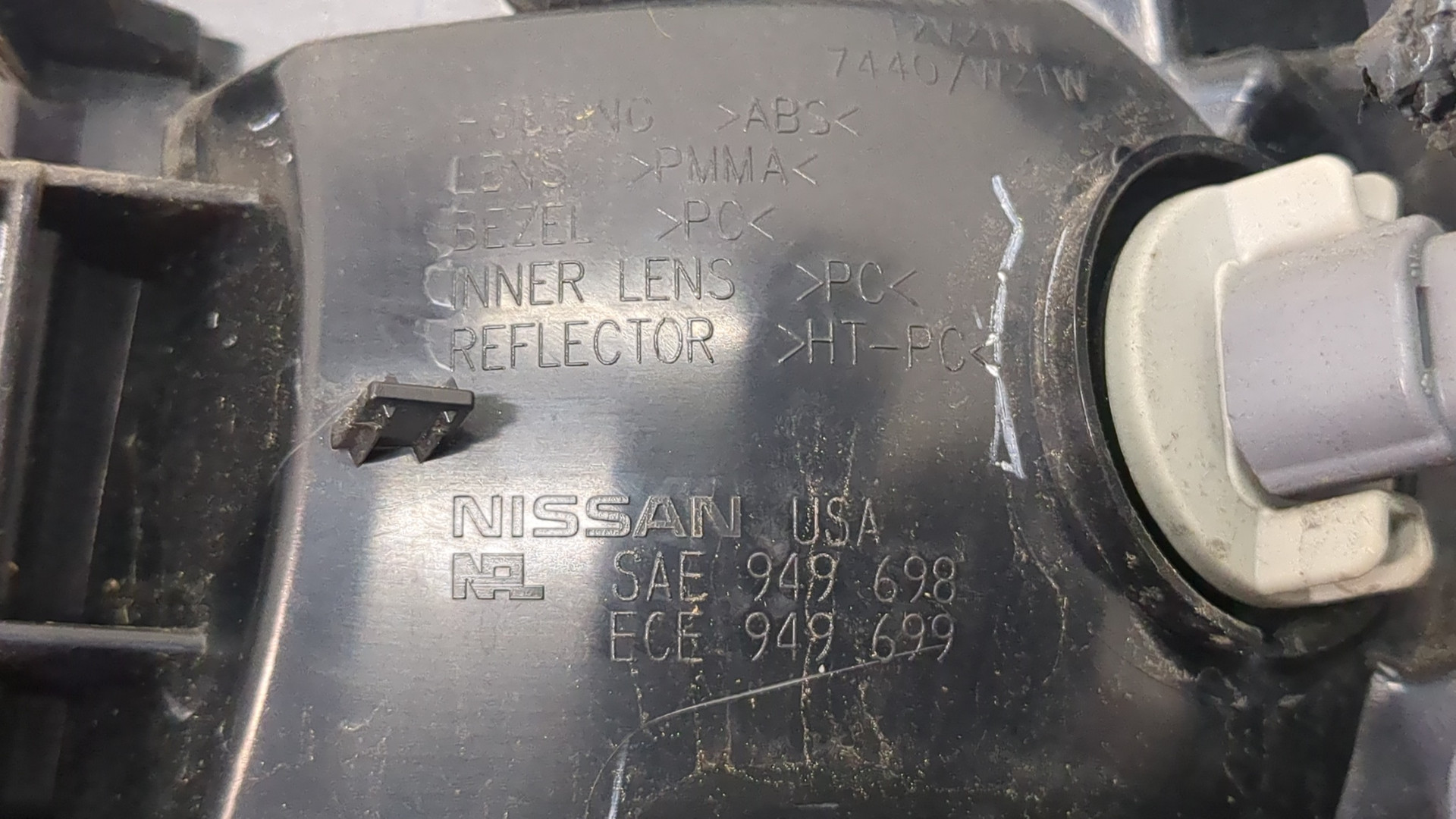 Фонарь задний левый