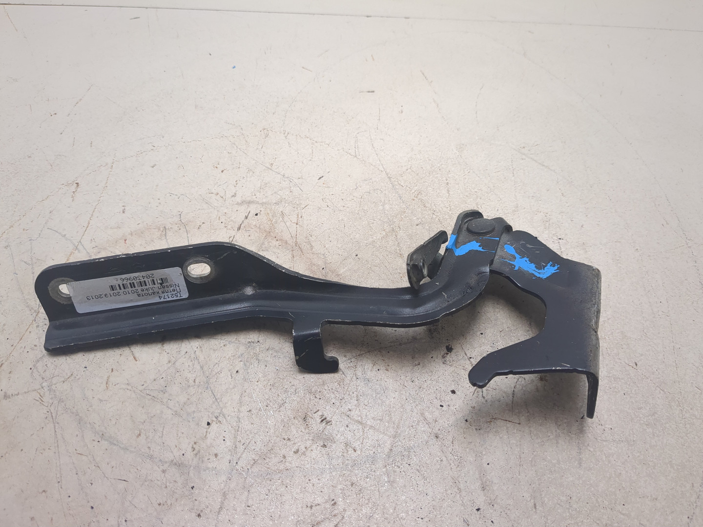 Петля капота правая