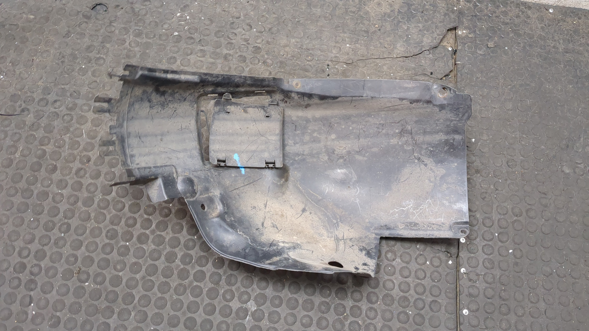 Локер передний правый