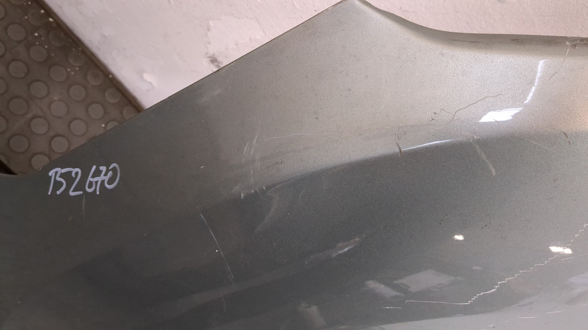 Крыло переднее правое