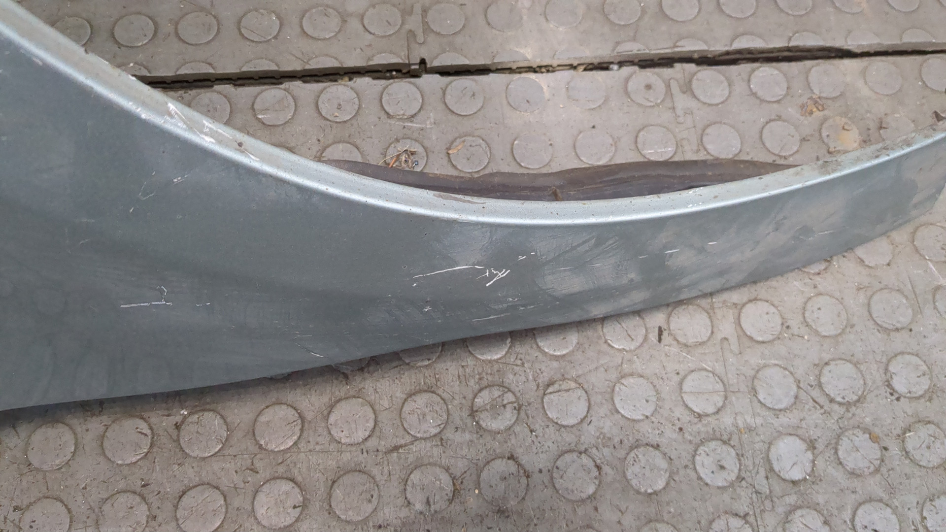 Крыло переднее правое