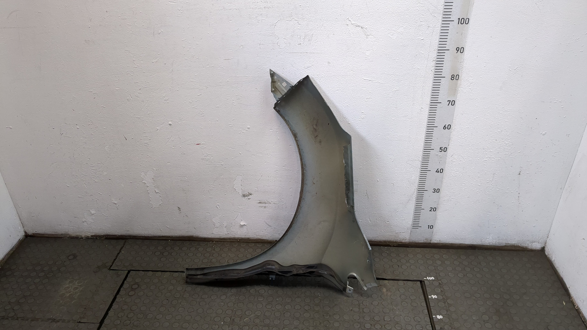 Крыло переднее правое