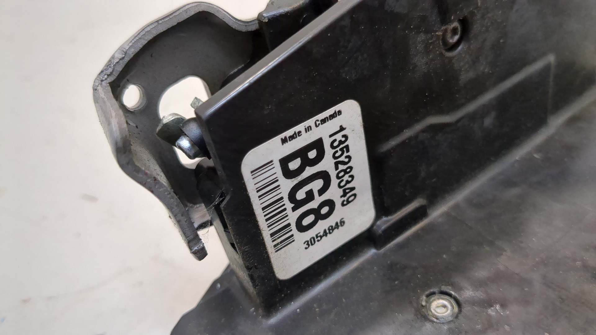 Замок двери передней правой