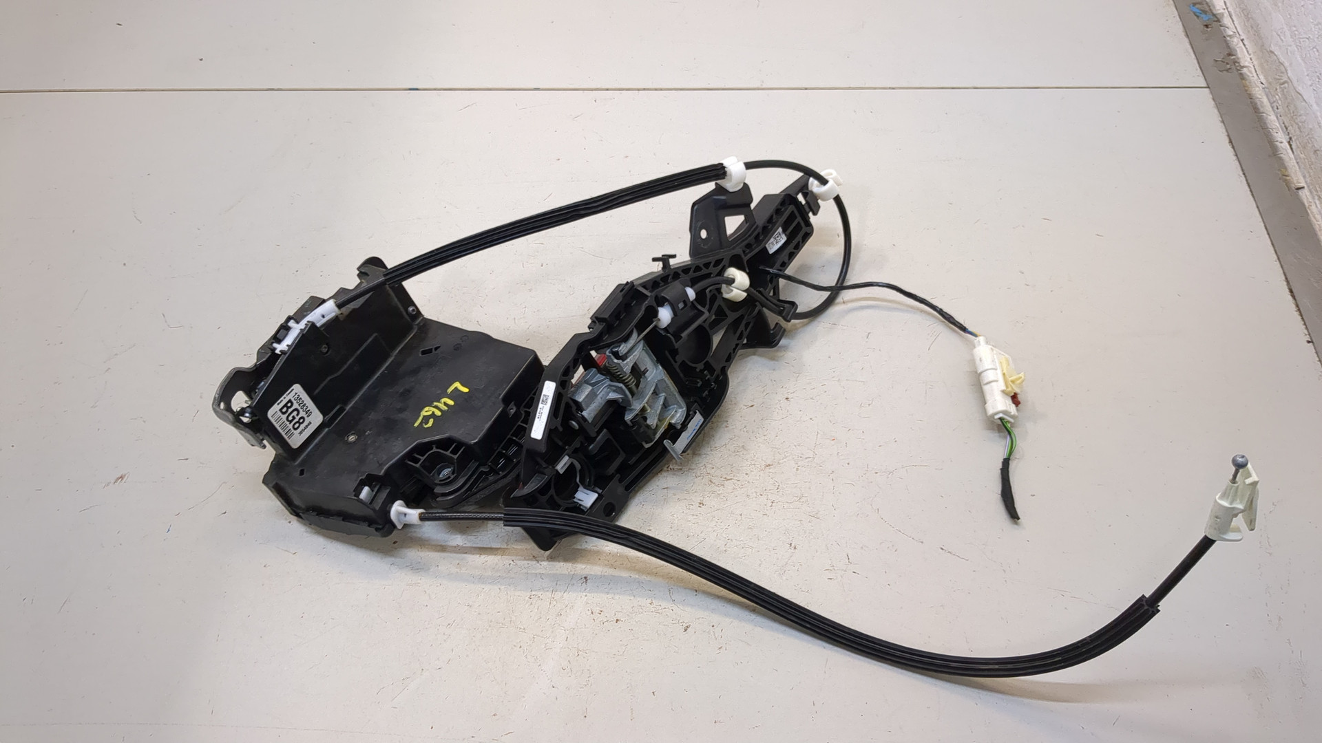 Замок двери передней правой