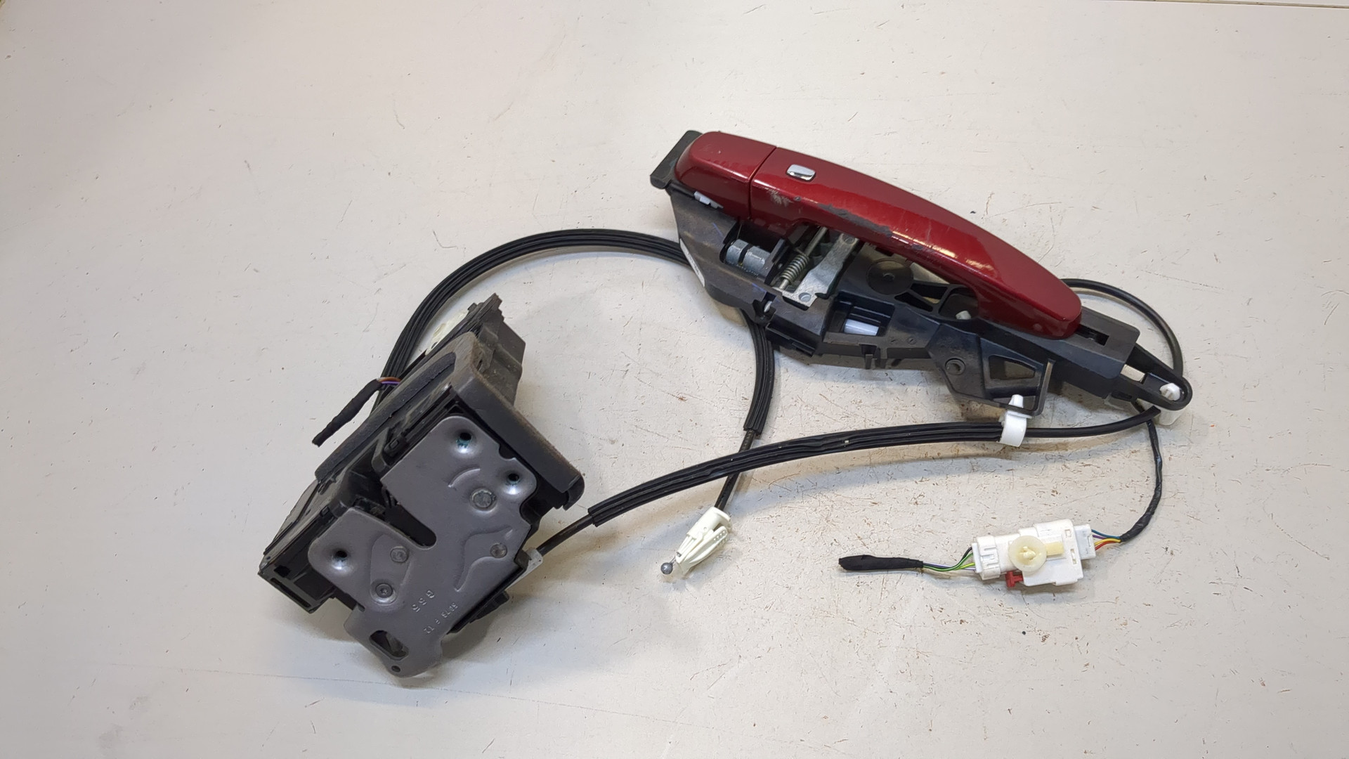 Замок двери передней правой