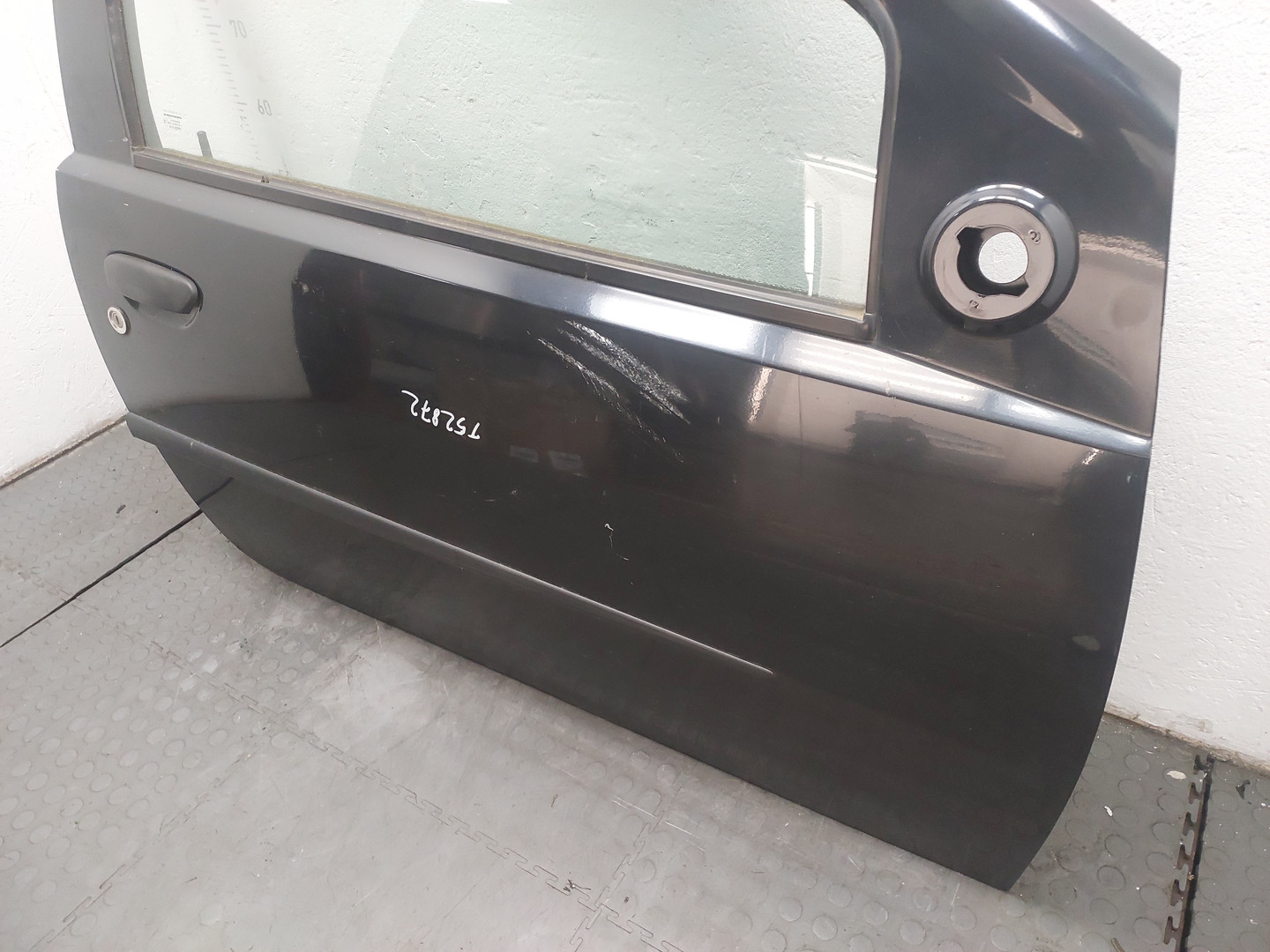 Дверь передняя правая