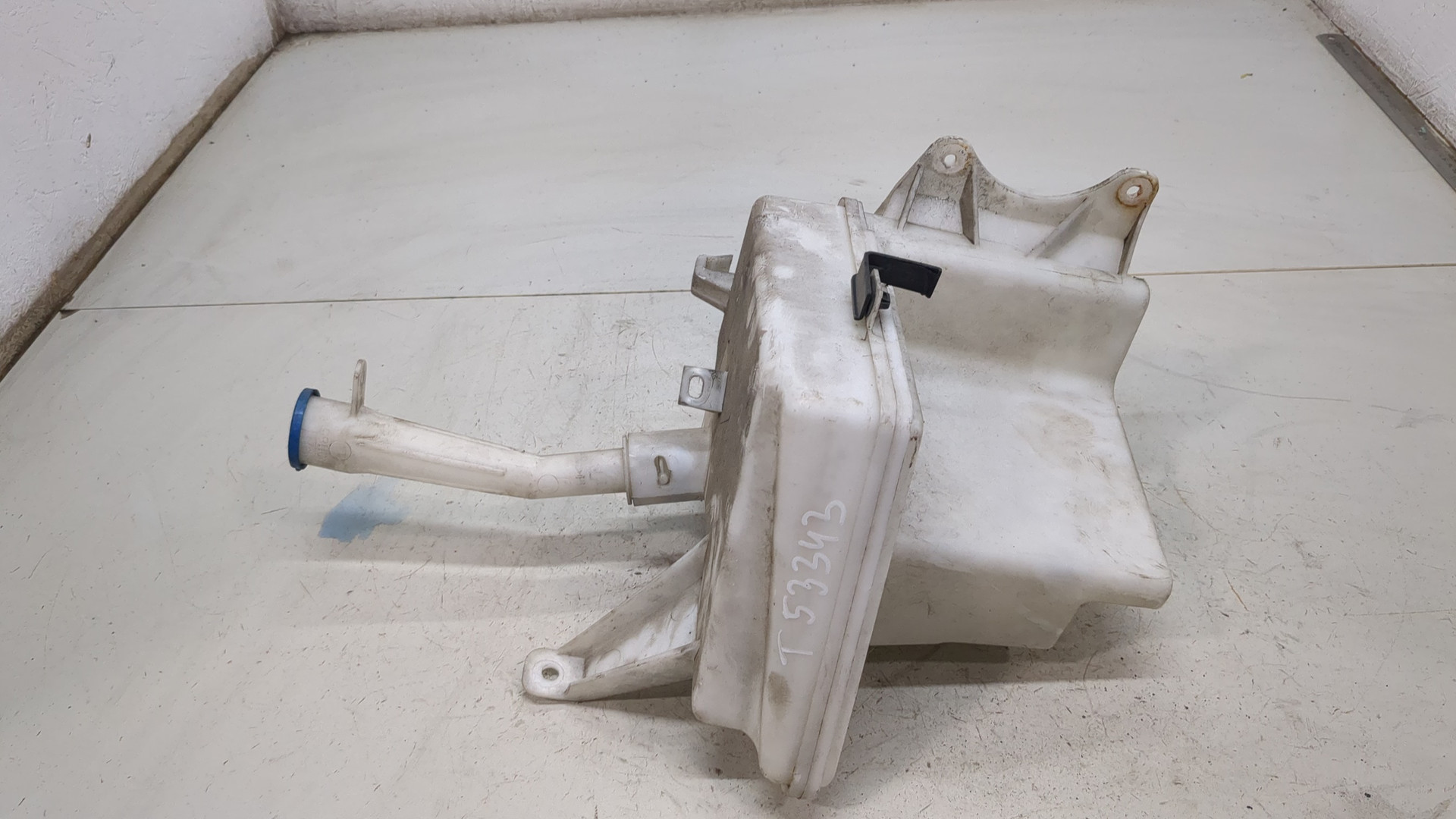 Бачок омывателя лобового стекла