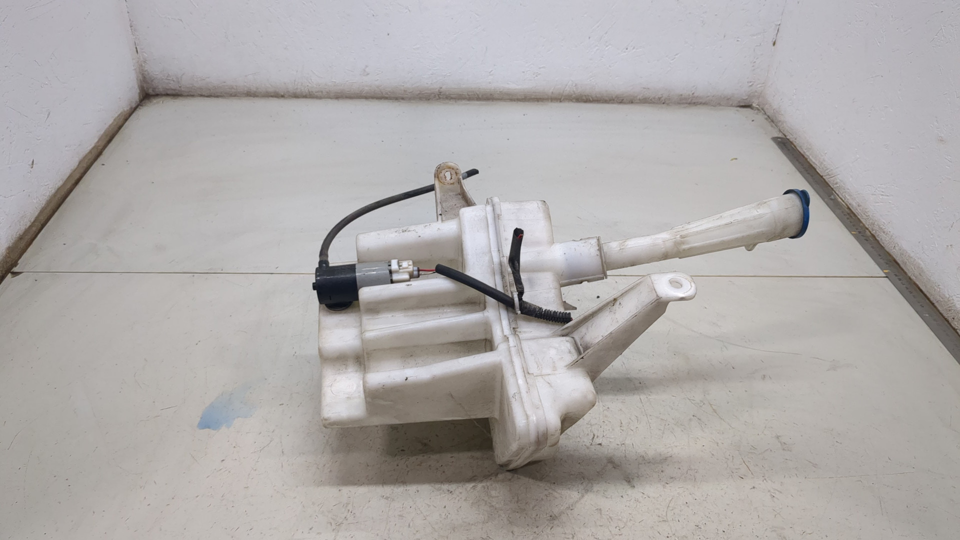 Бачок омывателя лобового стекла