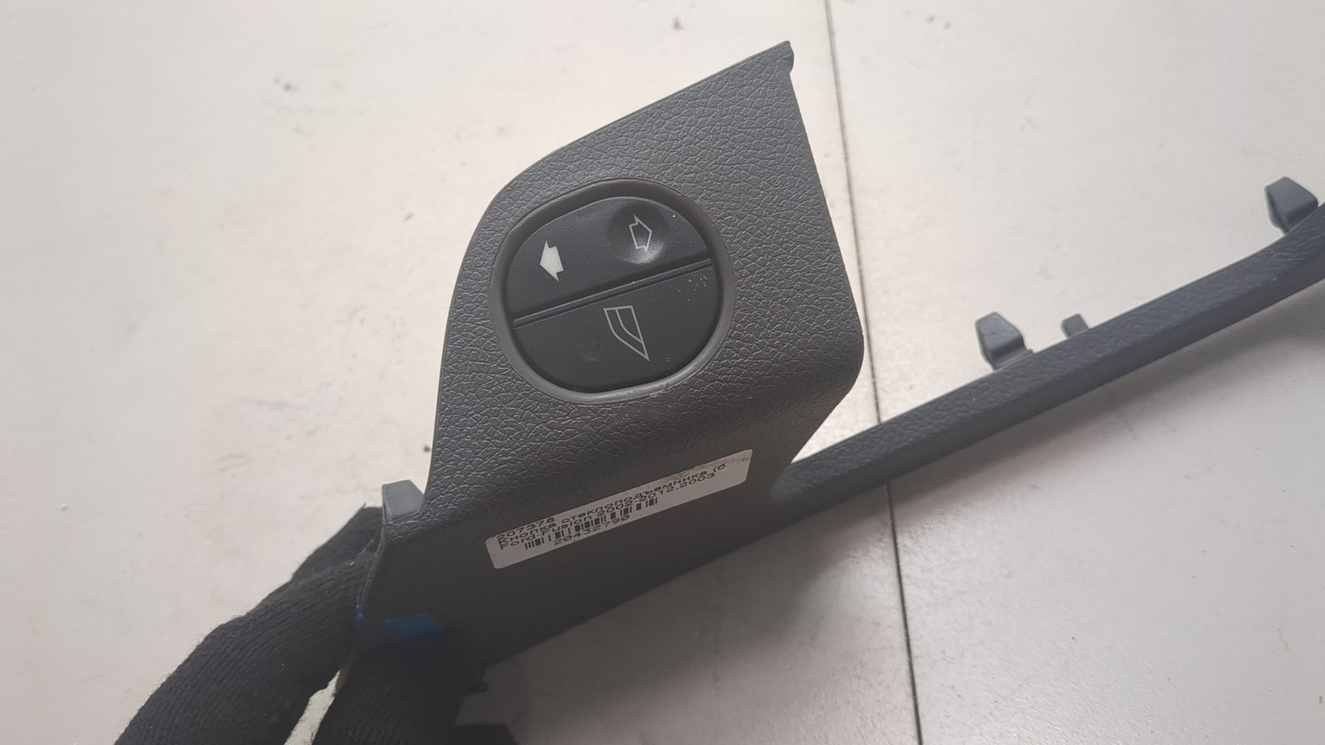 Кнопка стеклоподъемника