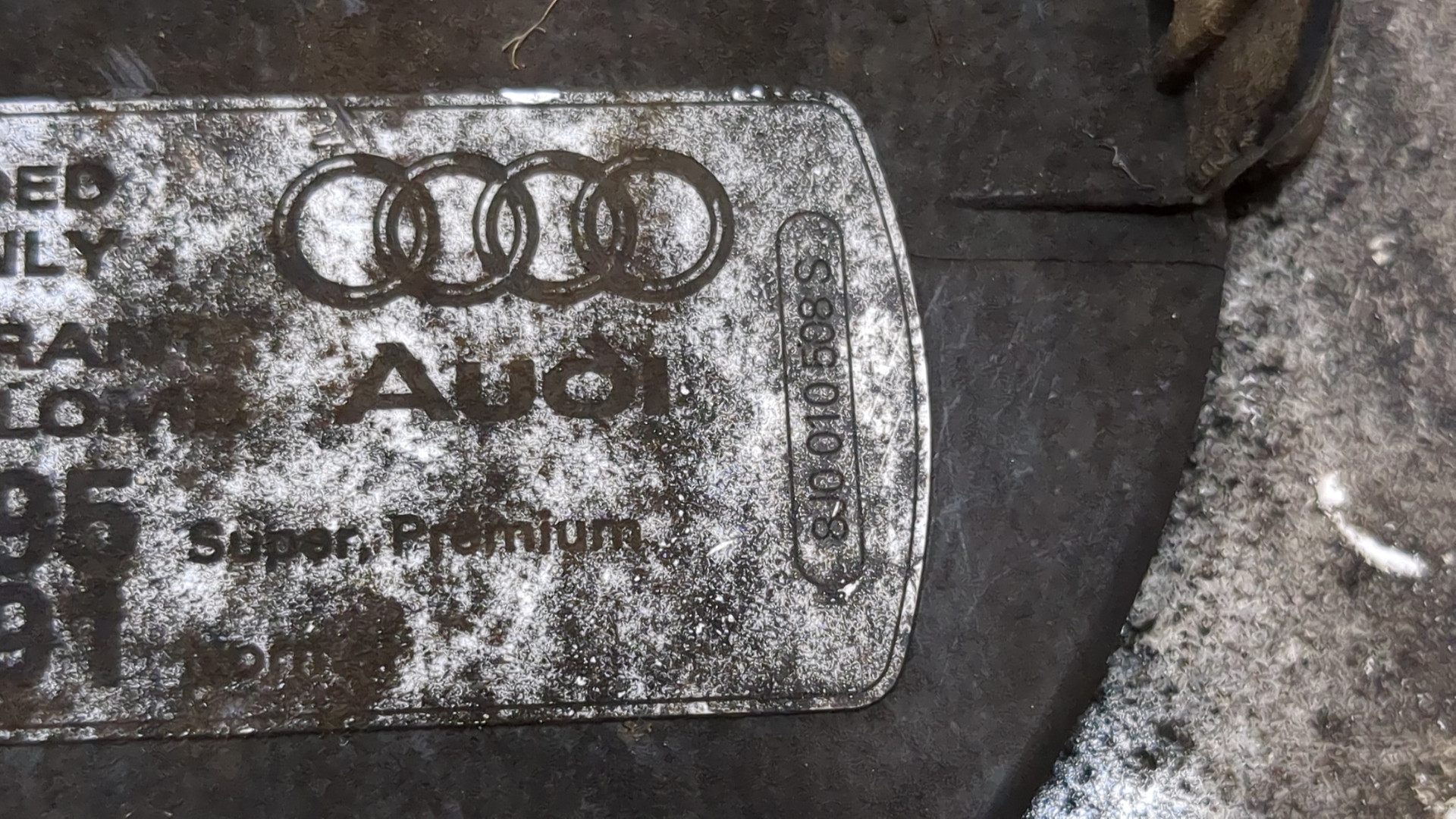 Лючок бензобака