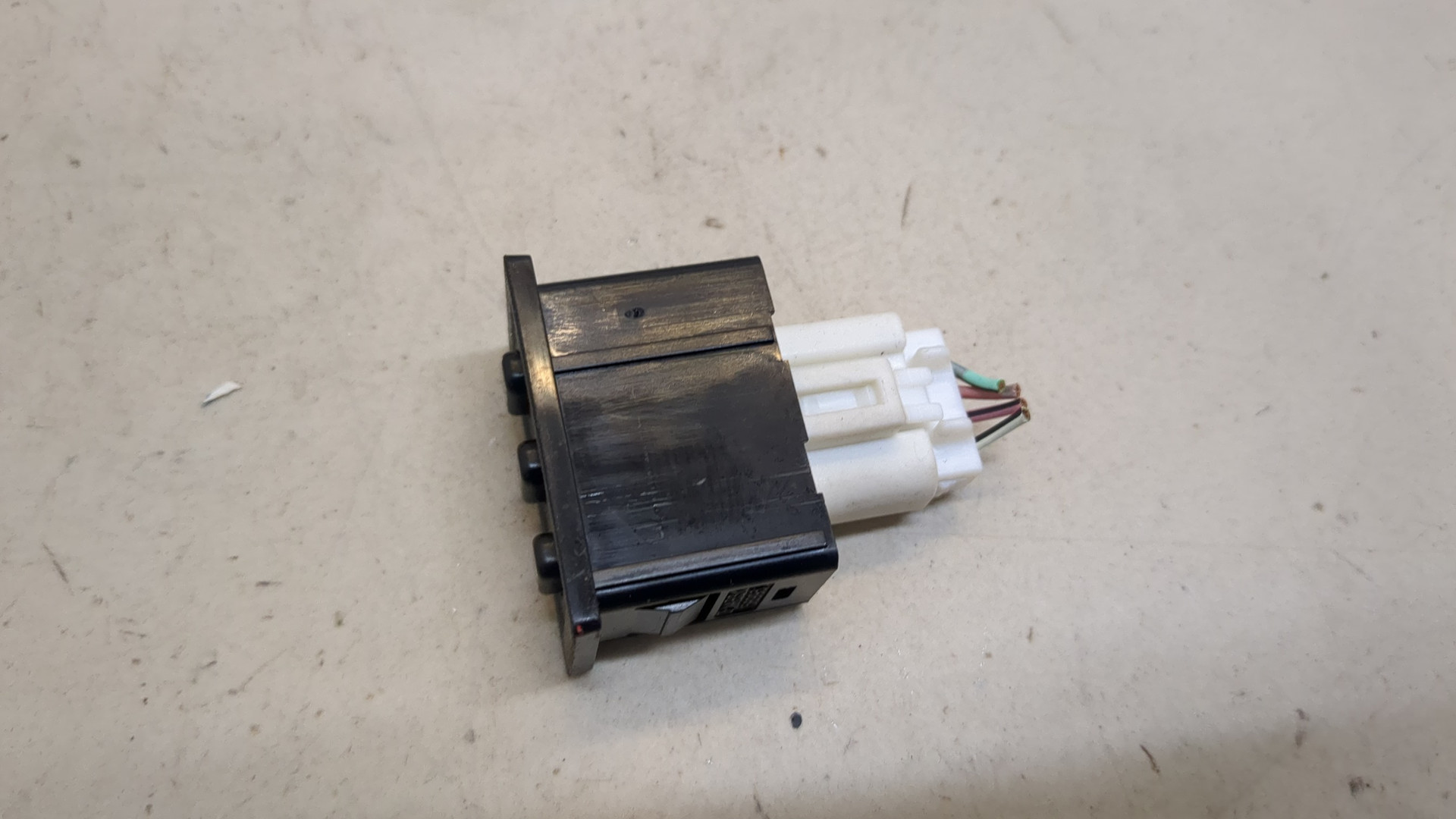 Кнопка регулировки сидения