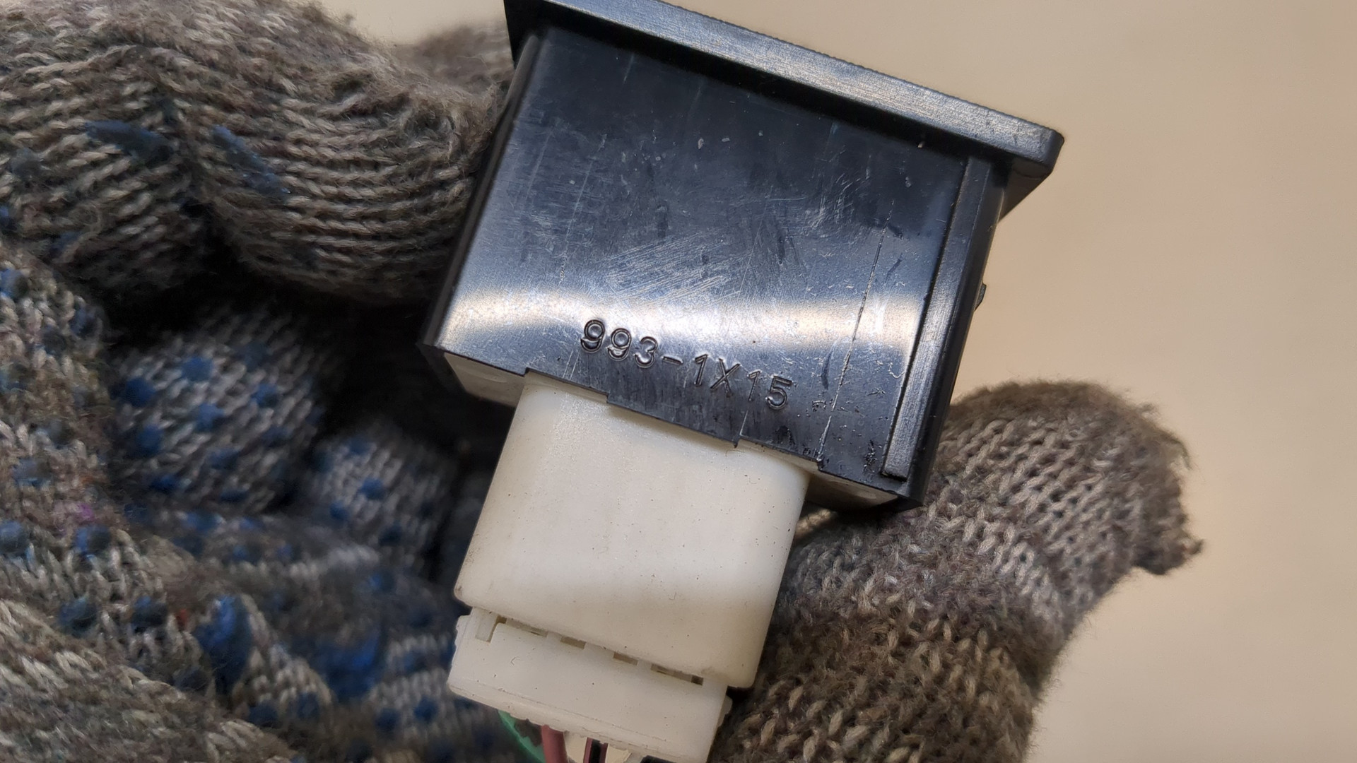 Кнопка регулировки сидения