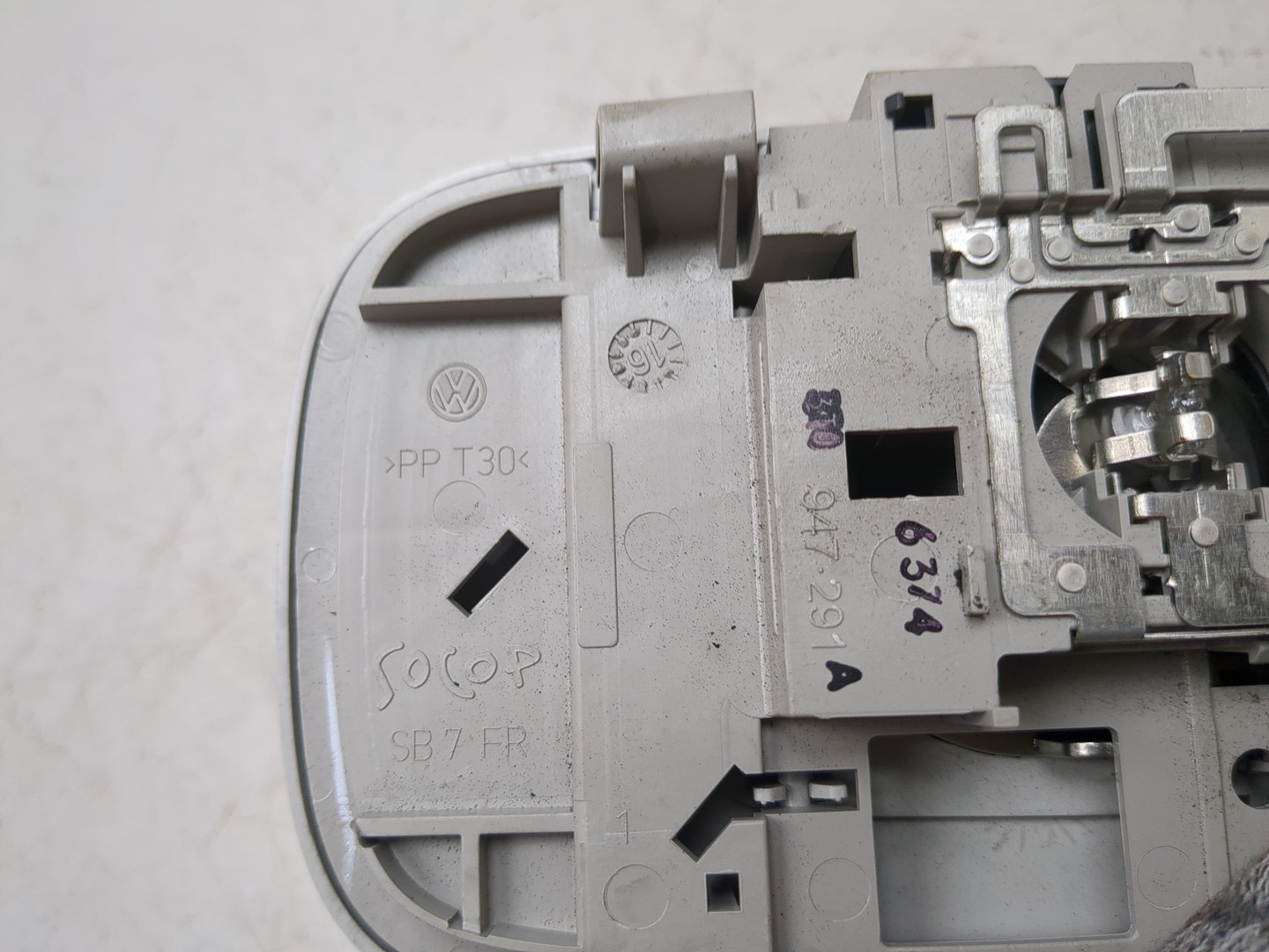 Плафон салонный