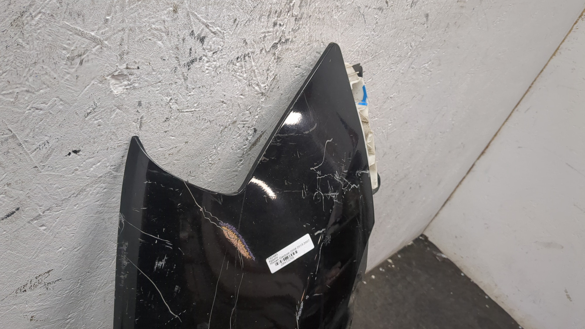 Крыло переднее правое