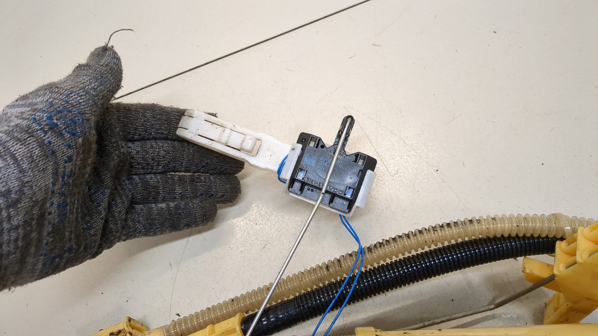 Насос топливный электрический