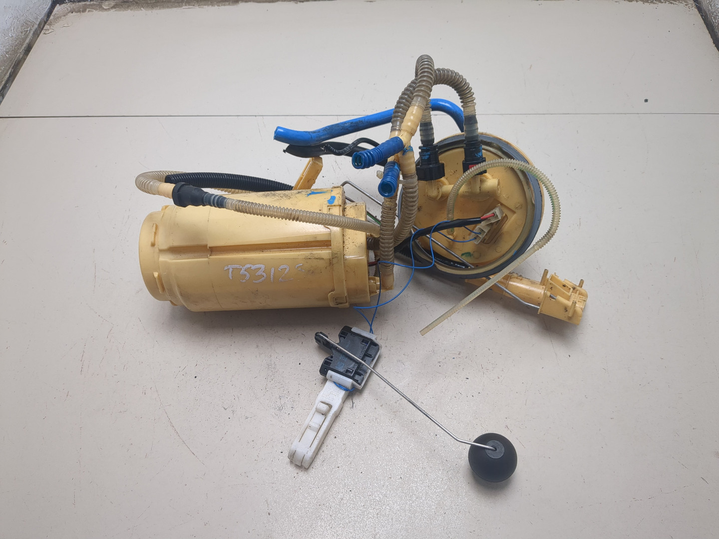 Насос топливный электрический