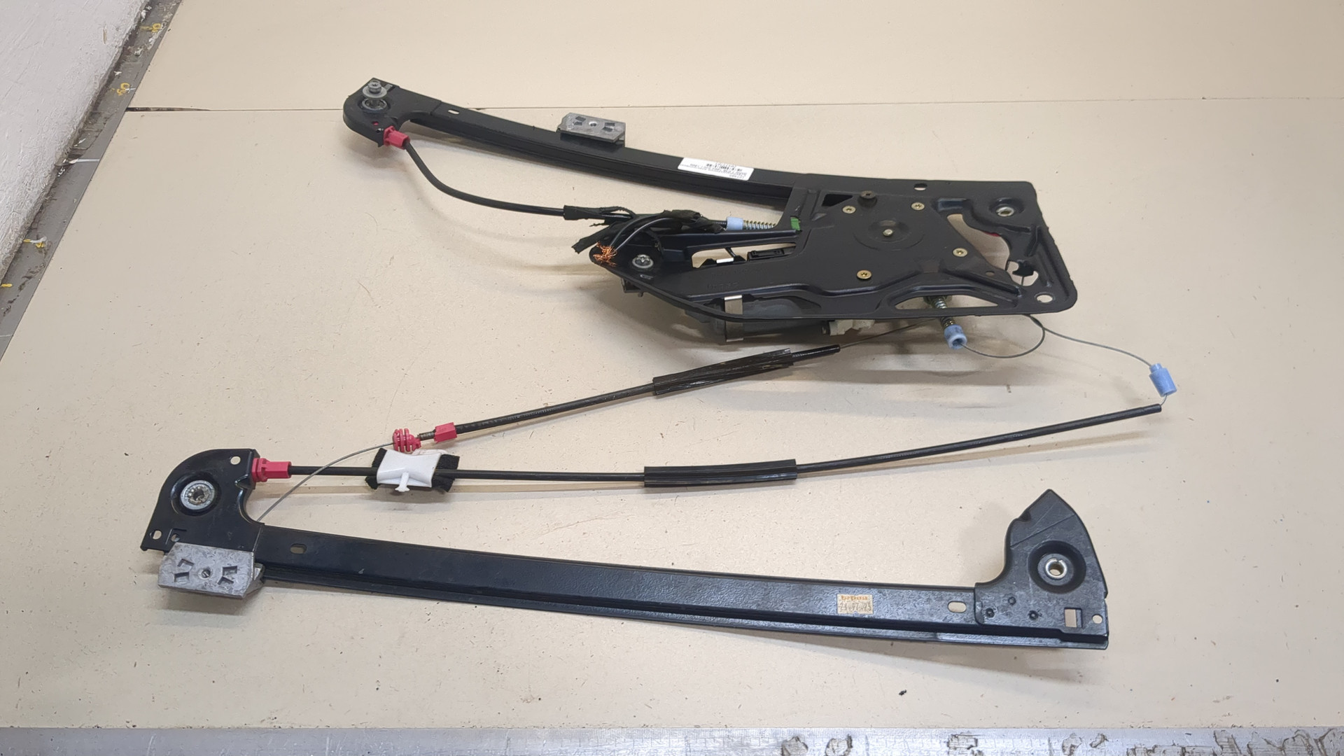 Стеклоподъемник электр. передний правый