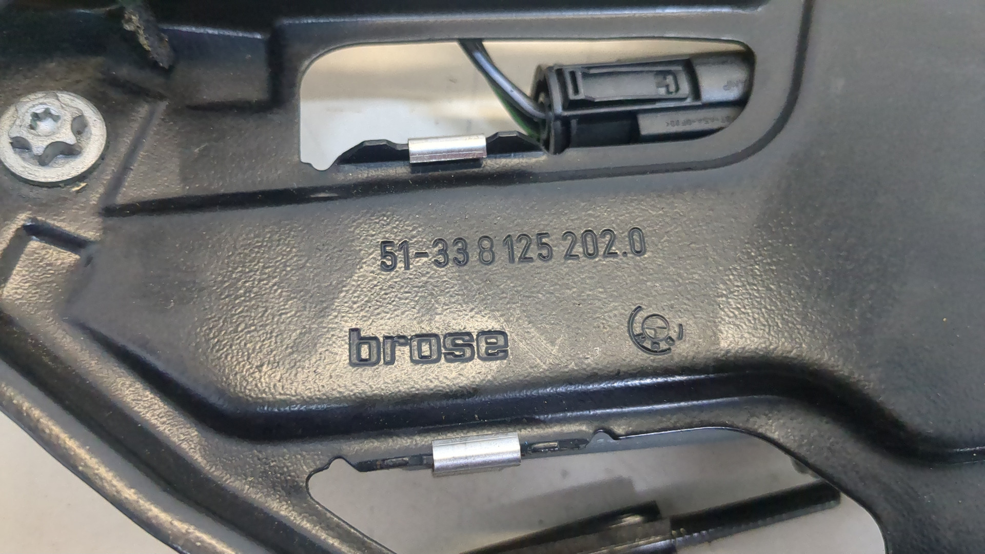 Стеклоподъемник электр. передний правый