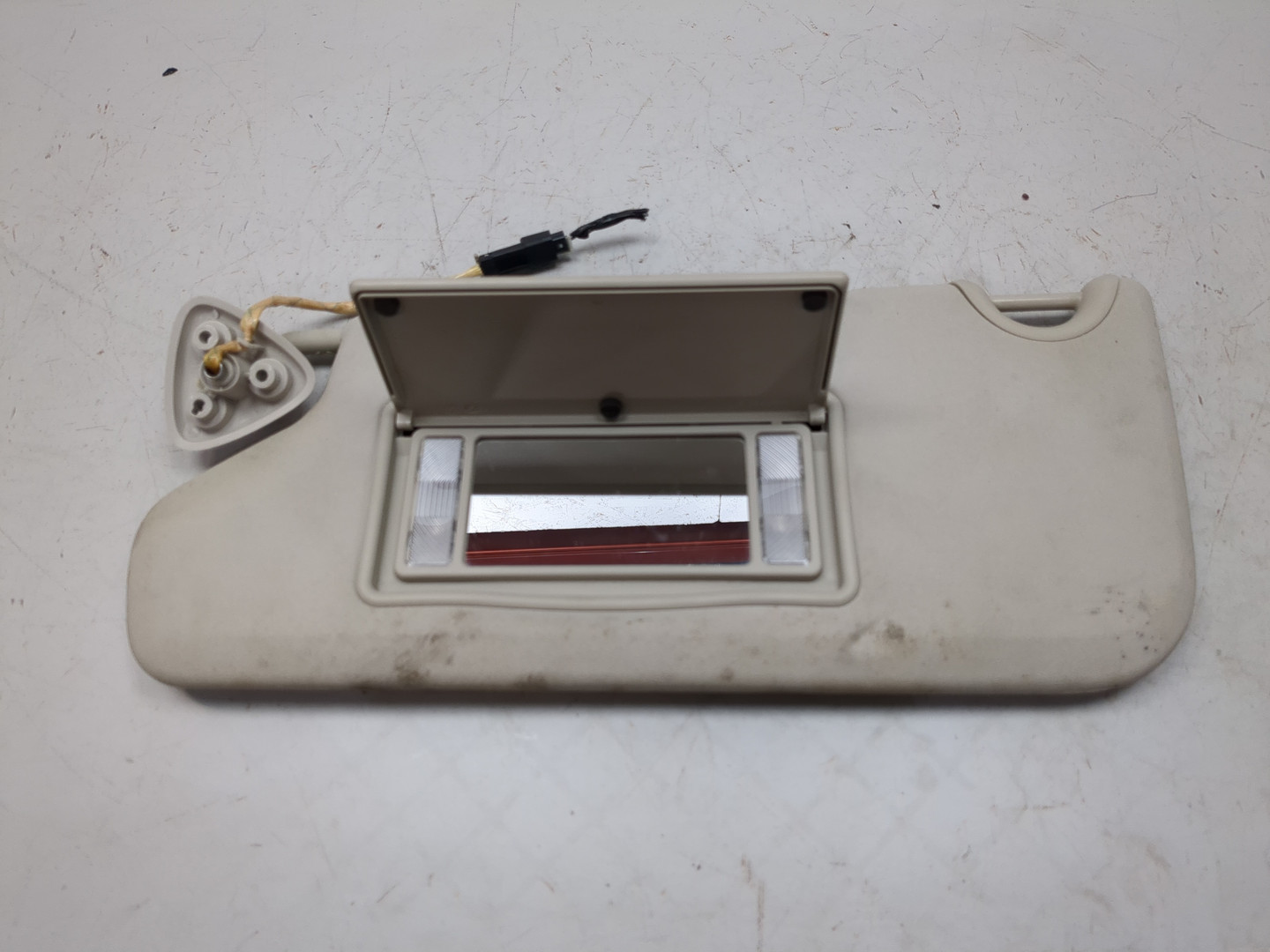 Козырек солнцезащитный