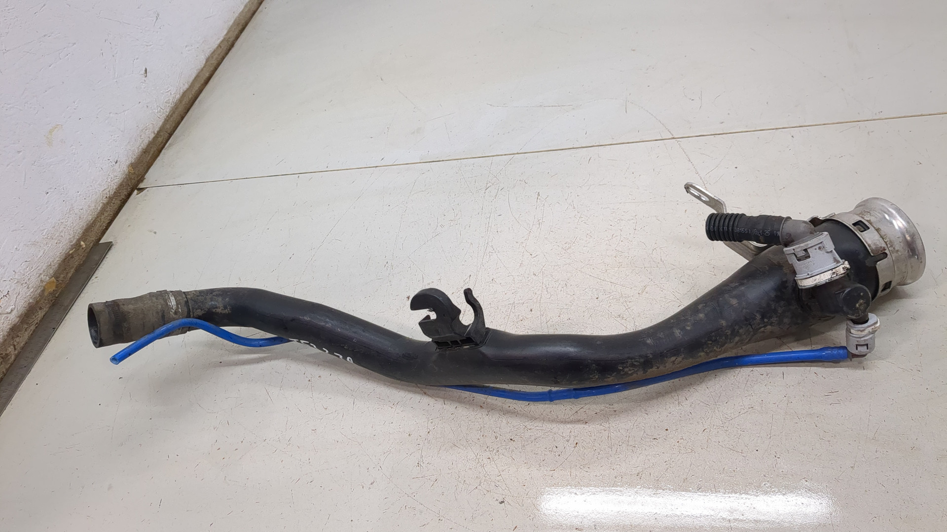 Горловина топливного бака