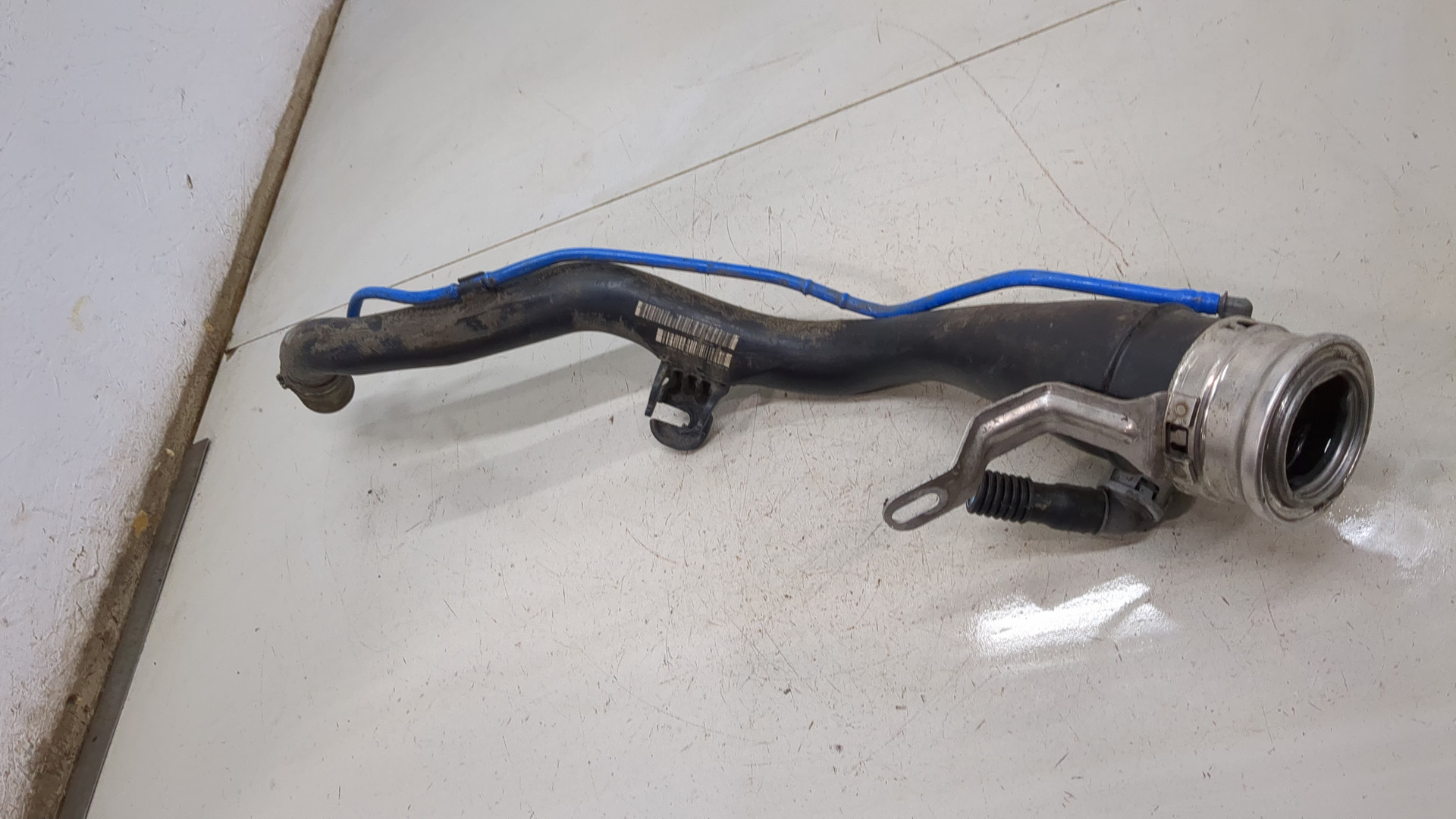 Горловина топливного бака