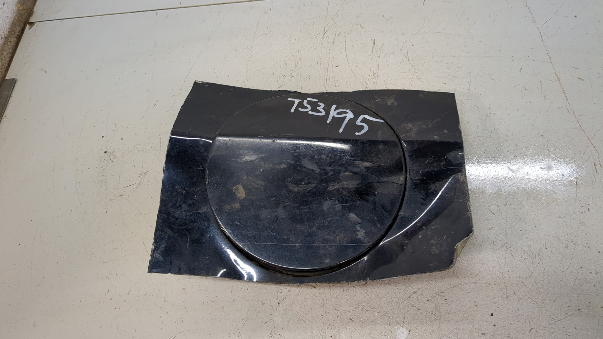 Лючок бензобака