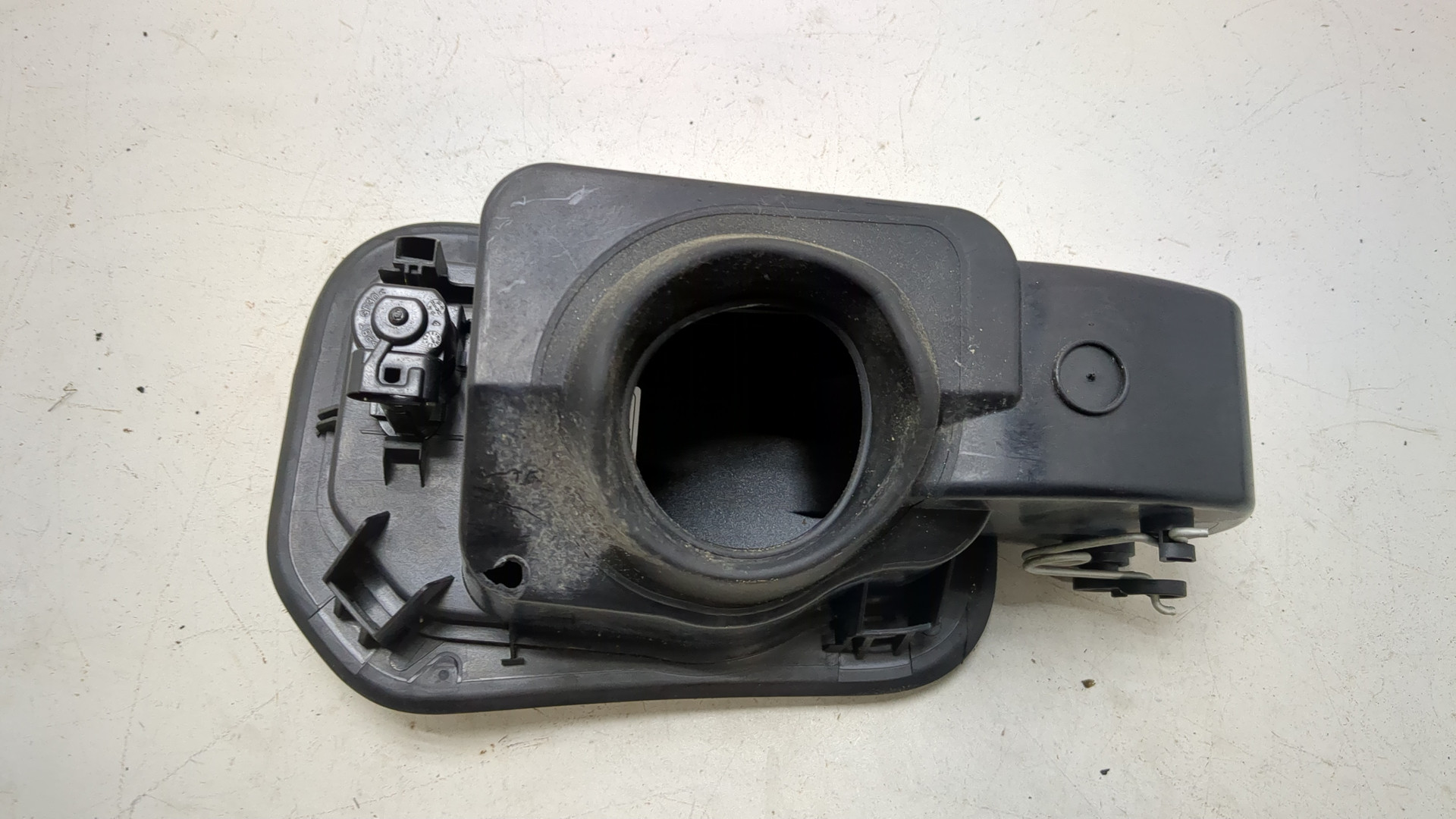 Лючок бензобака