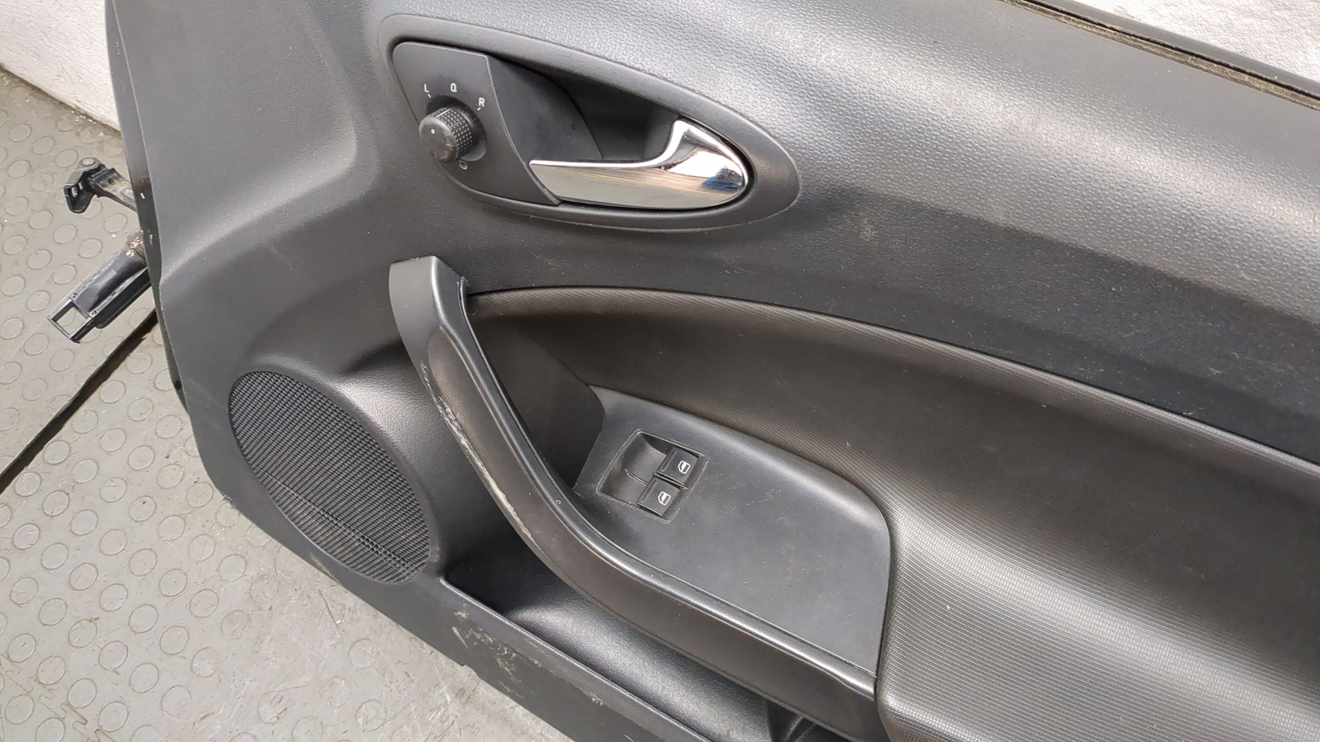 Дверь передняя правая