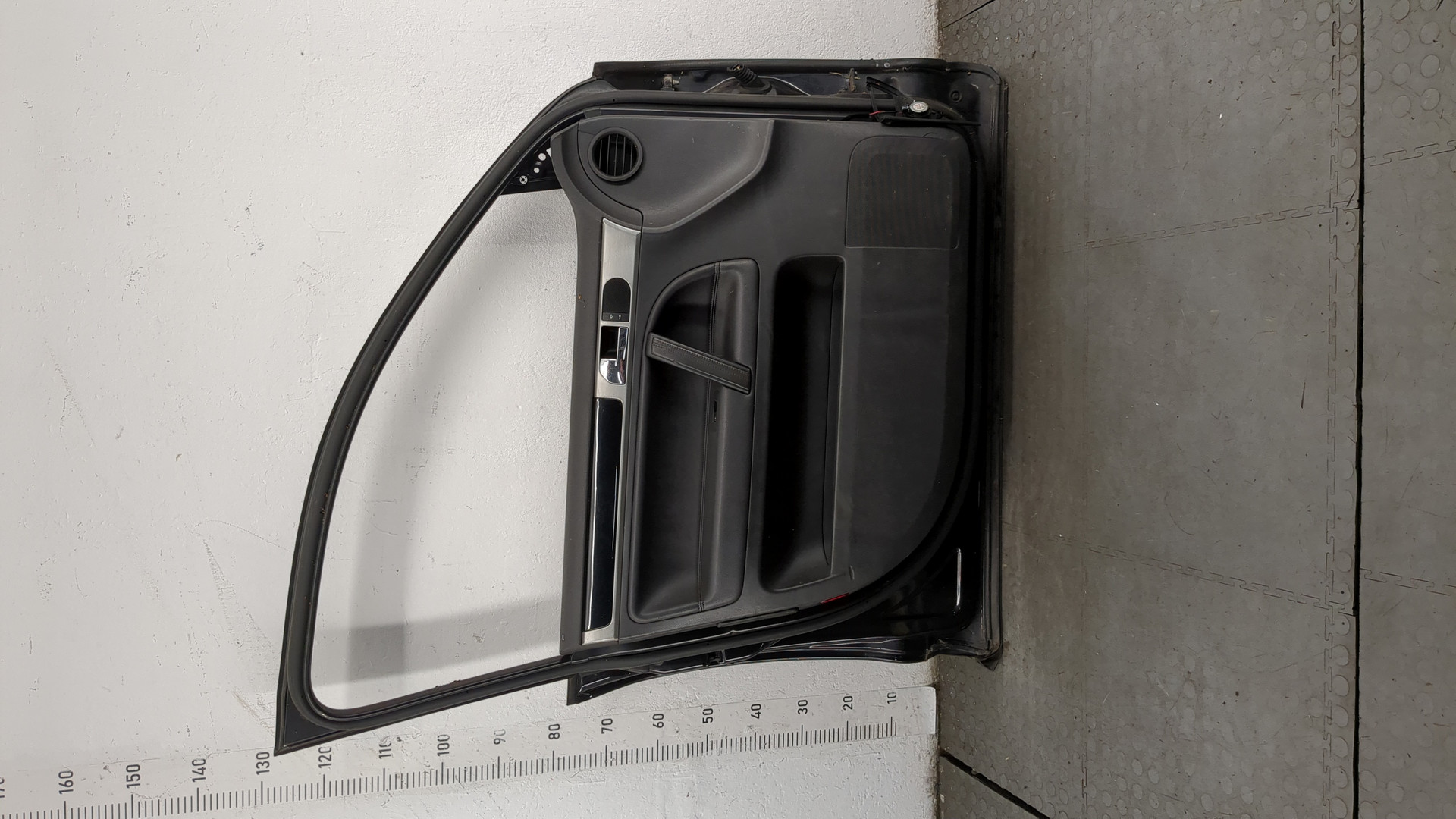 Дверь передняя левая