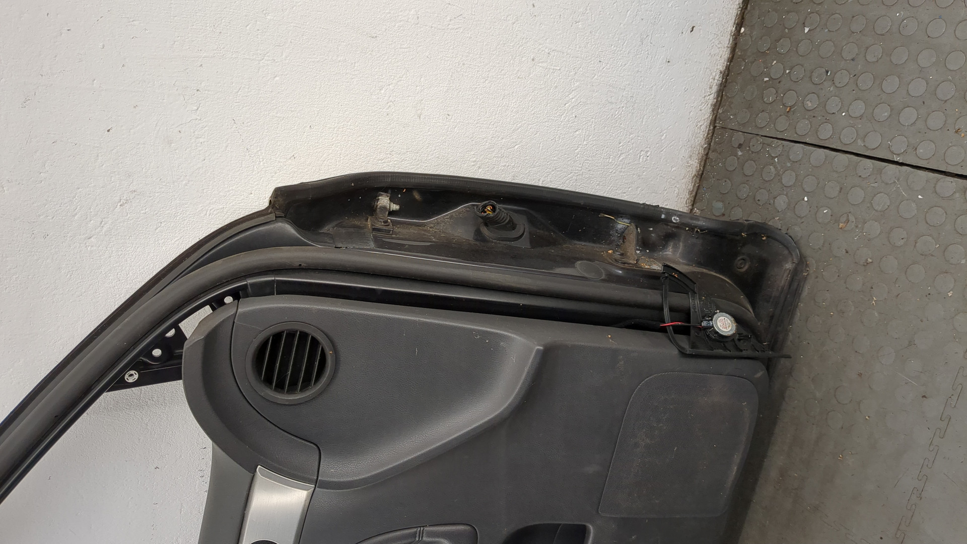 Дверь передняя левая