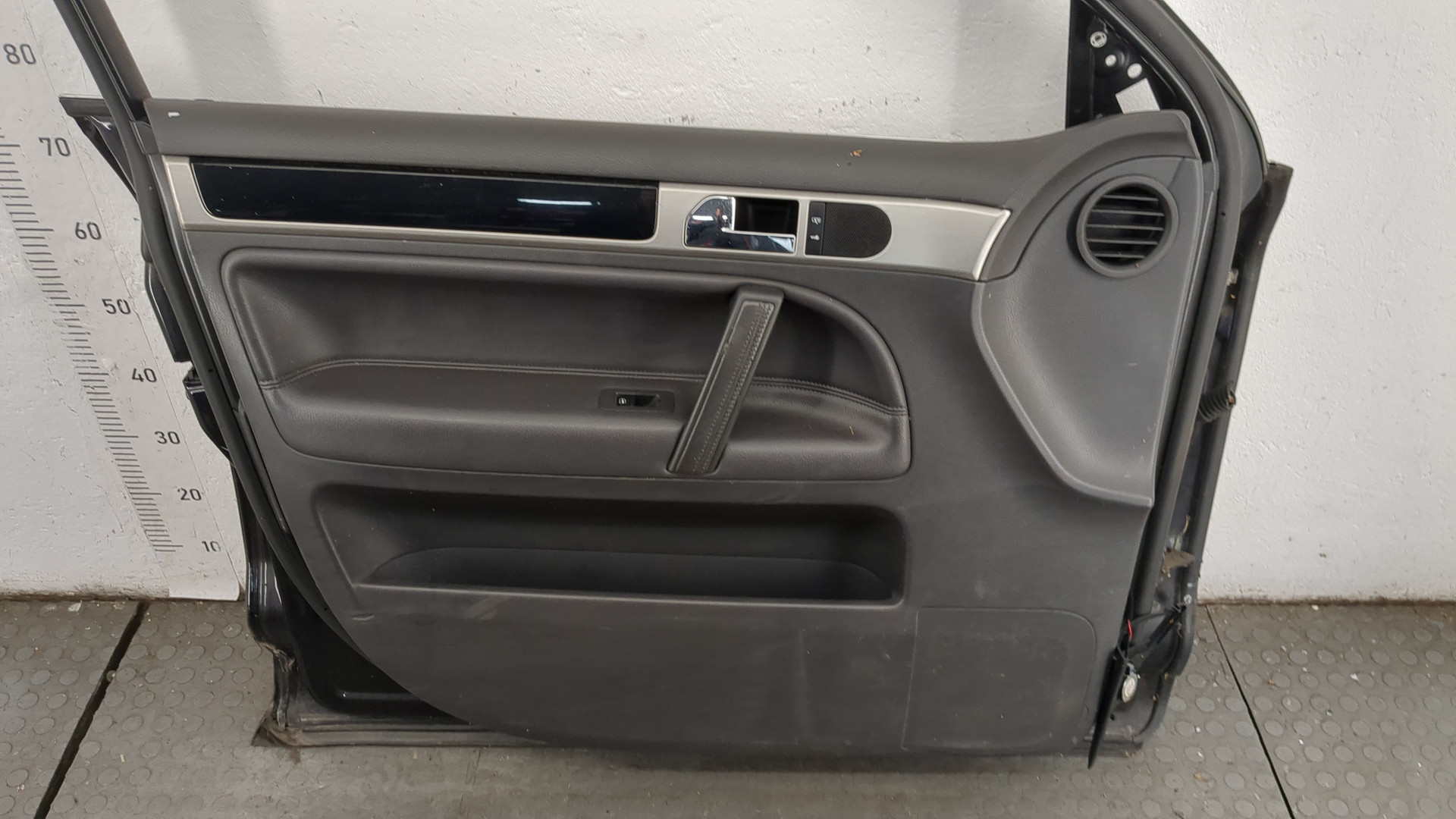 Дверь передняя левая