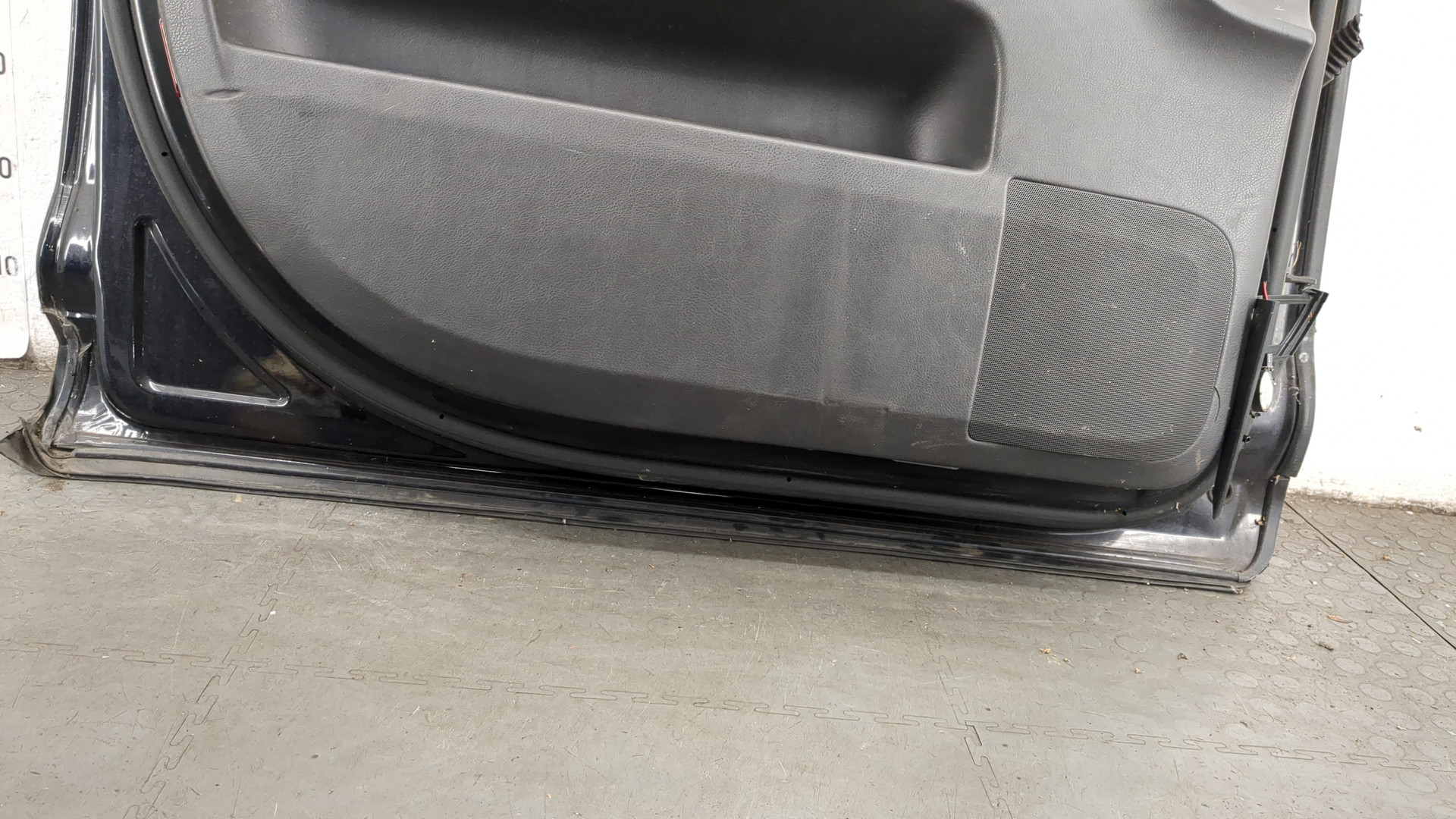 Дверь передняя левая