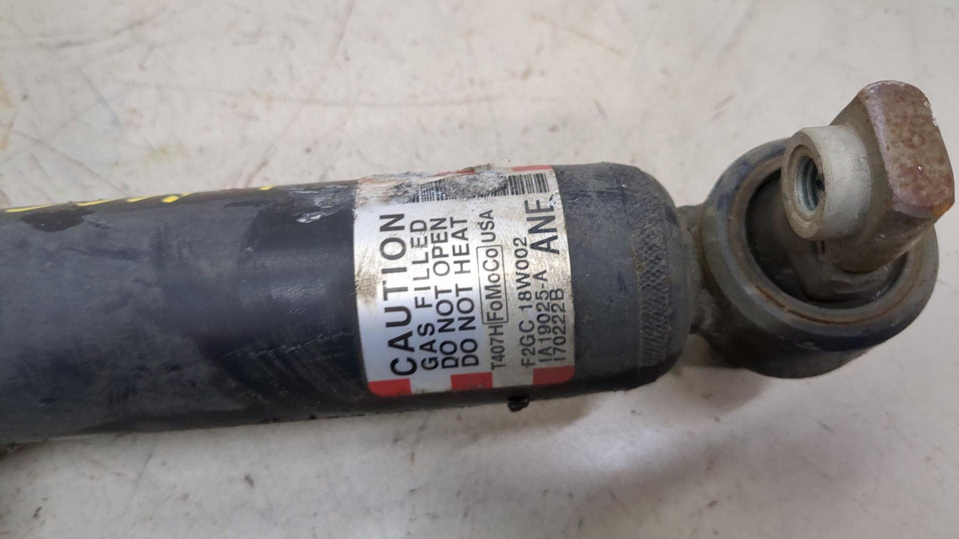 Амортизатор задний (стойка)