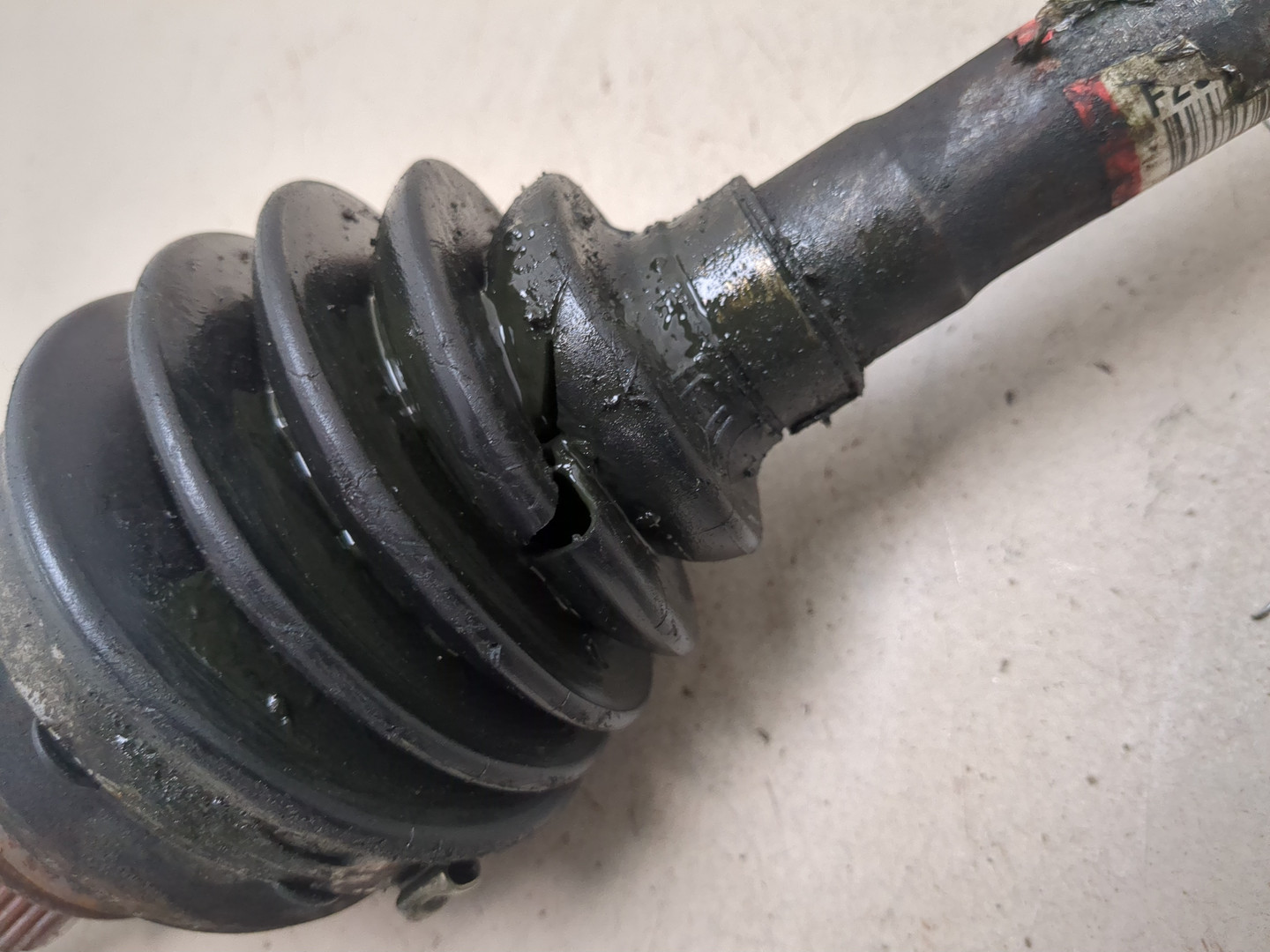 Полуось передняя левая