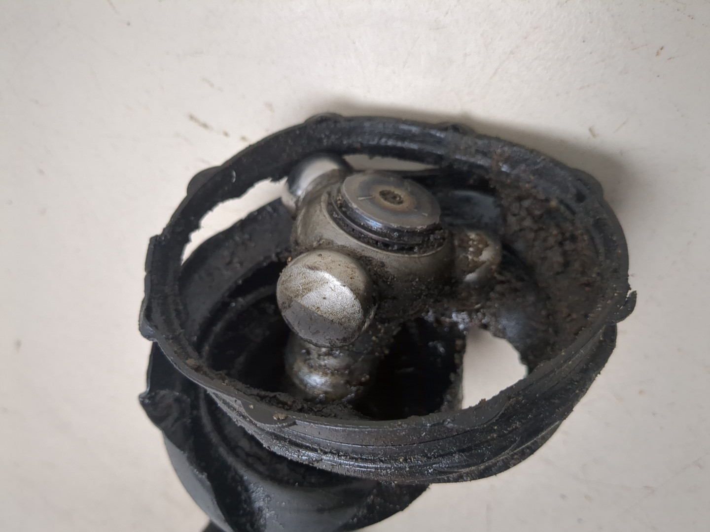 Полуось передняя левая