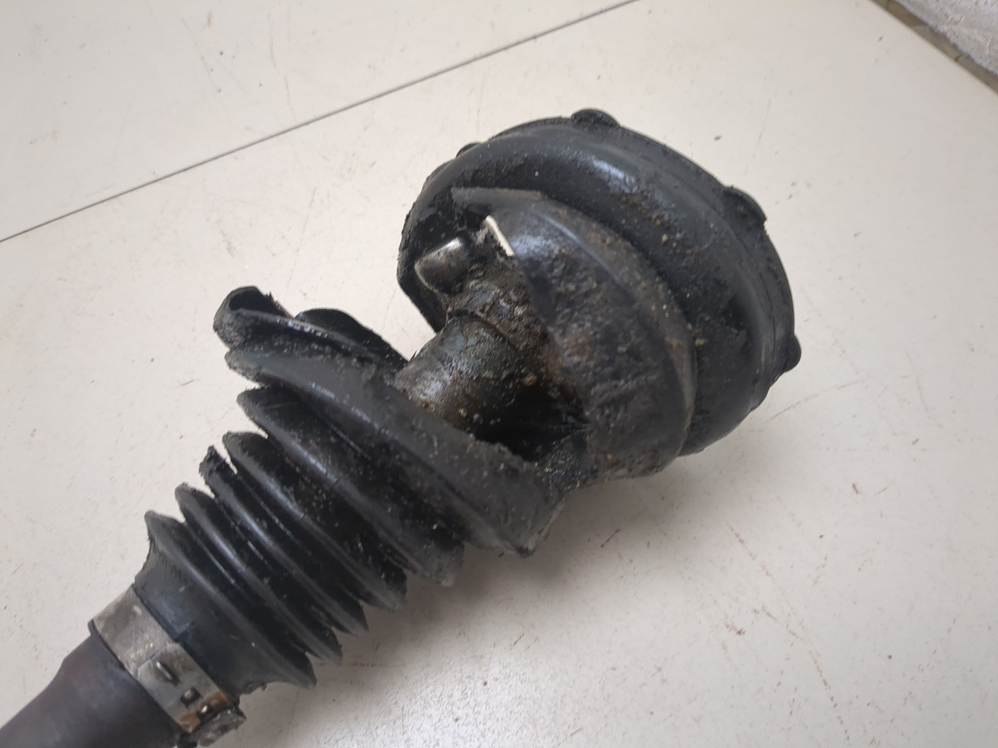 Полуось передняя левая