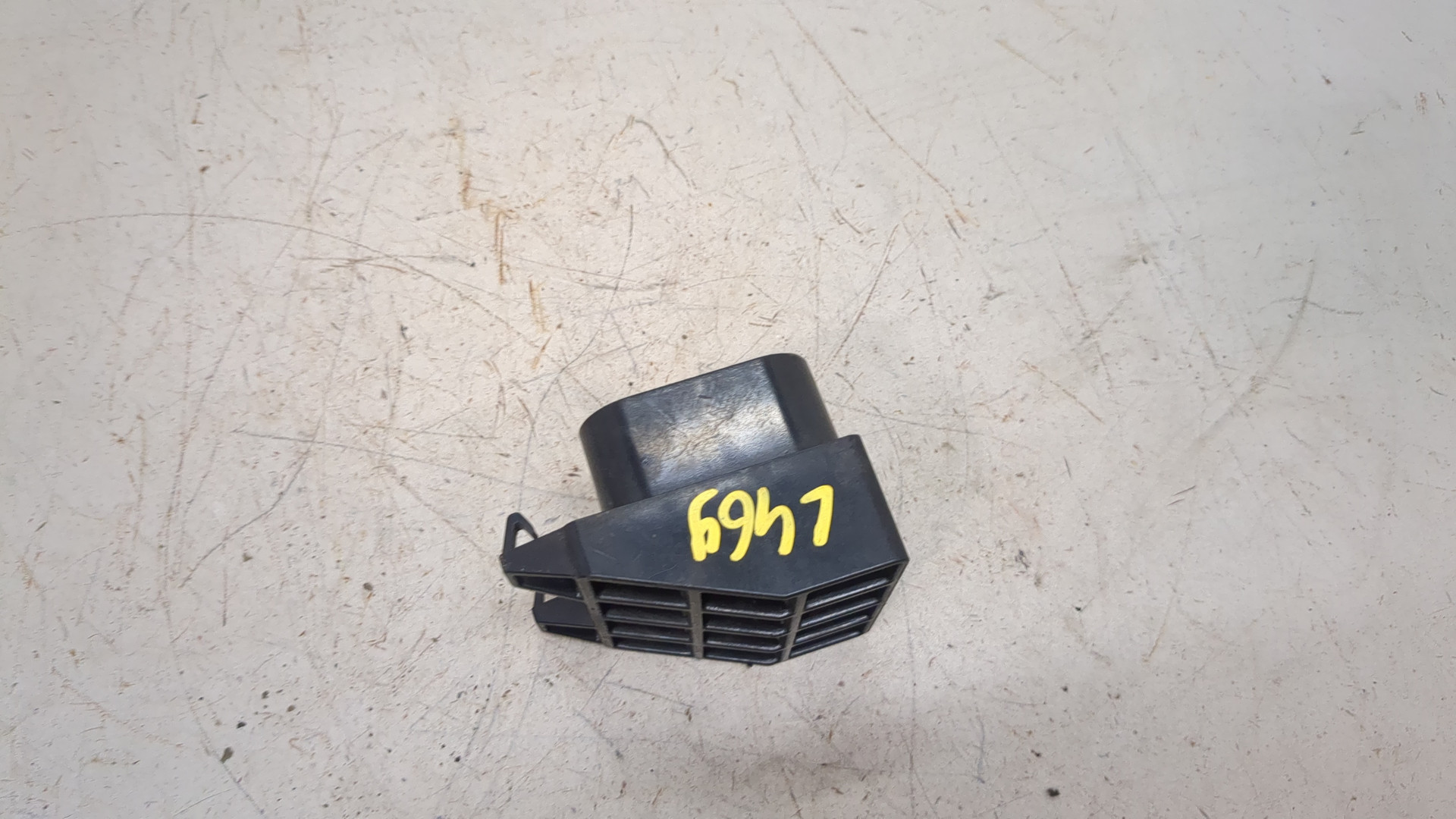 Кронштейн заднего бампера