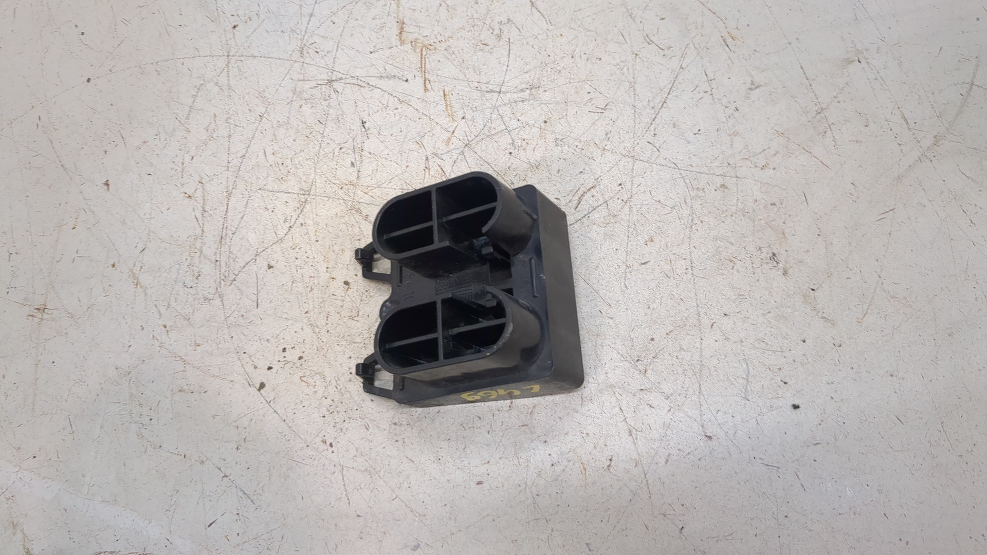 Кронштейн заднего бампера