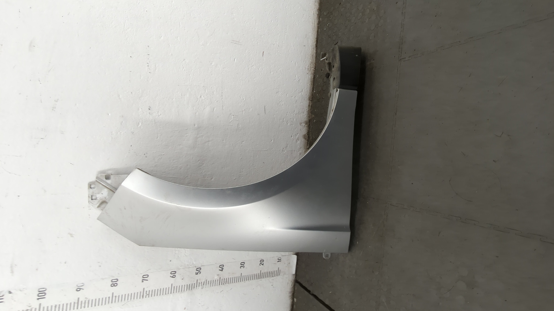 Крыло переднее правое