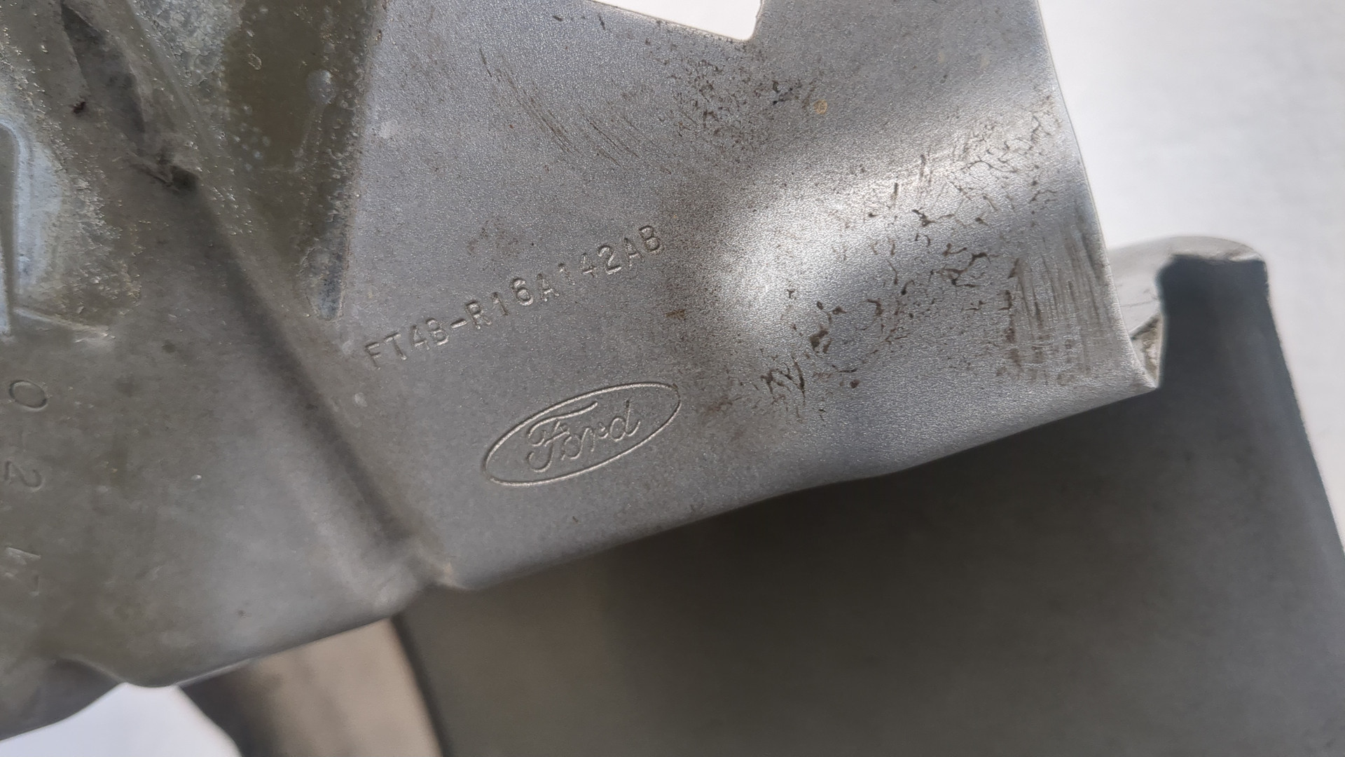 Крыло переднее правое